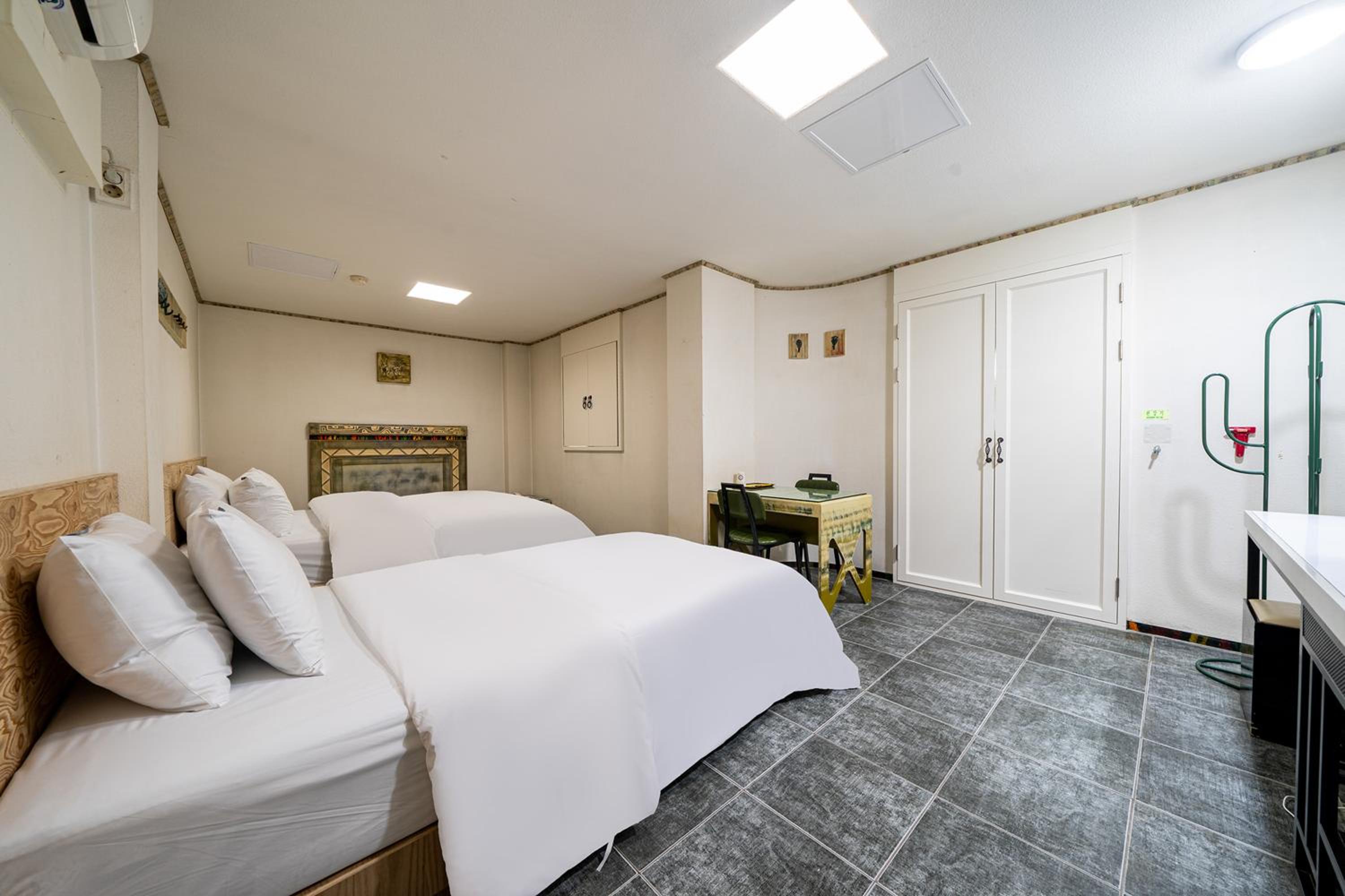 Deluxe Twin Room - Photo 5