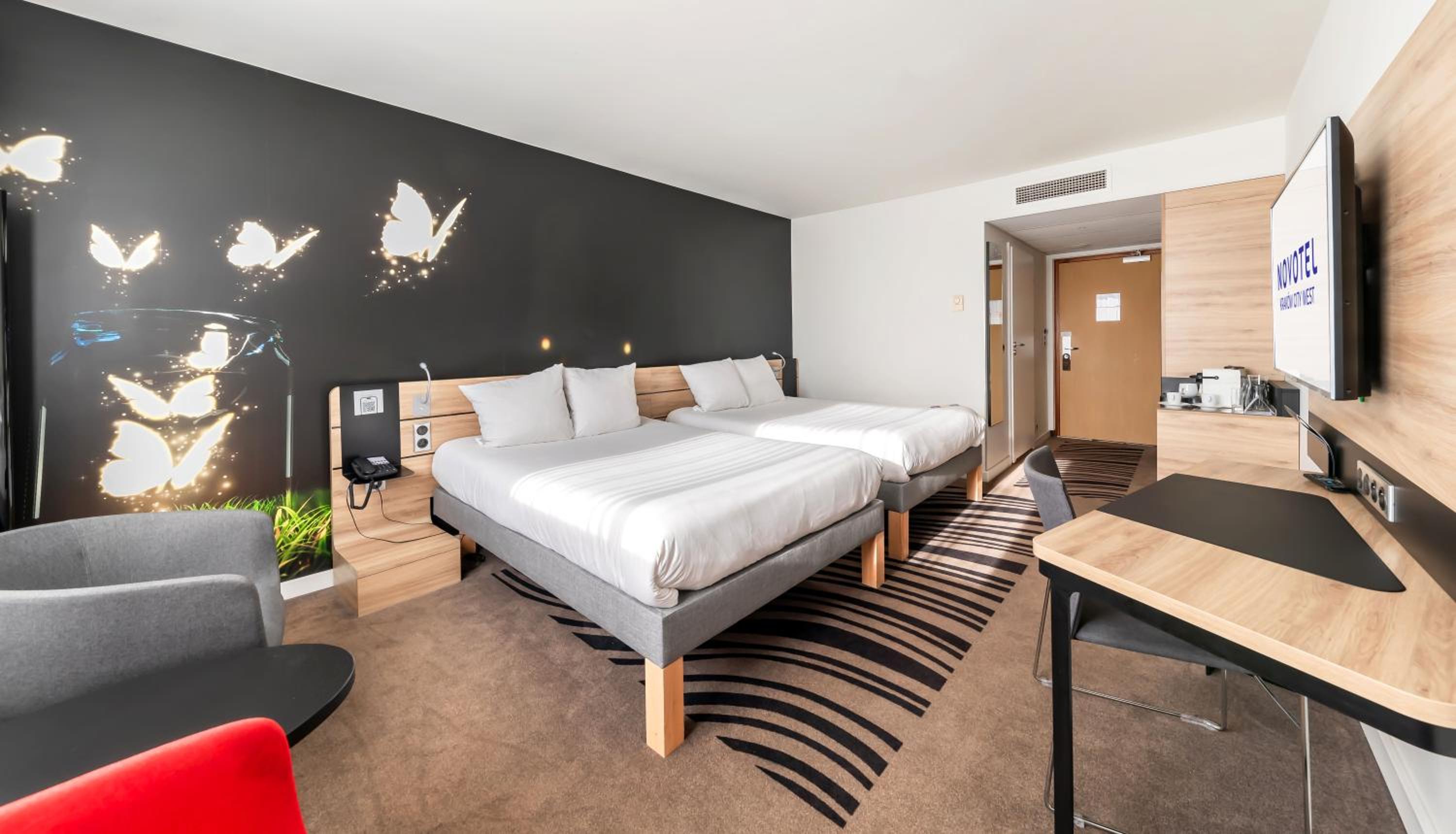 Executive Room with Two Big Beds - Photo 13