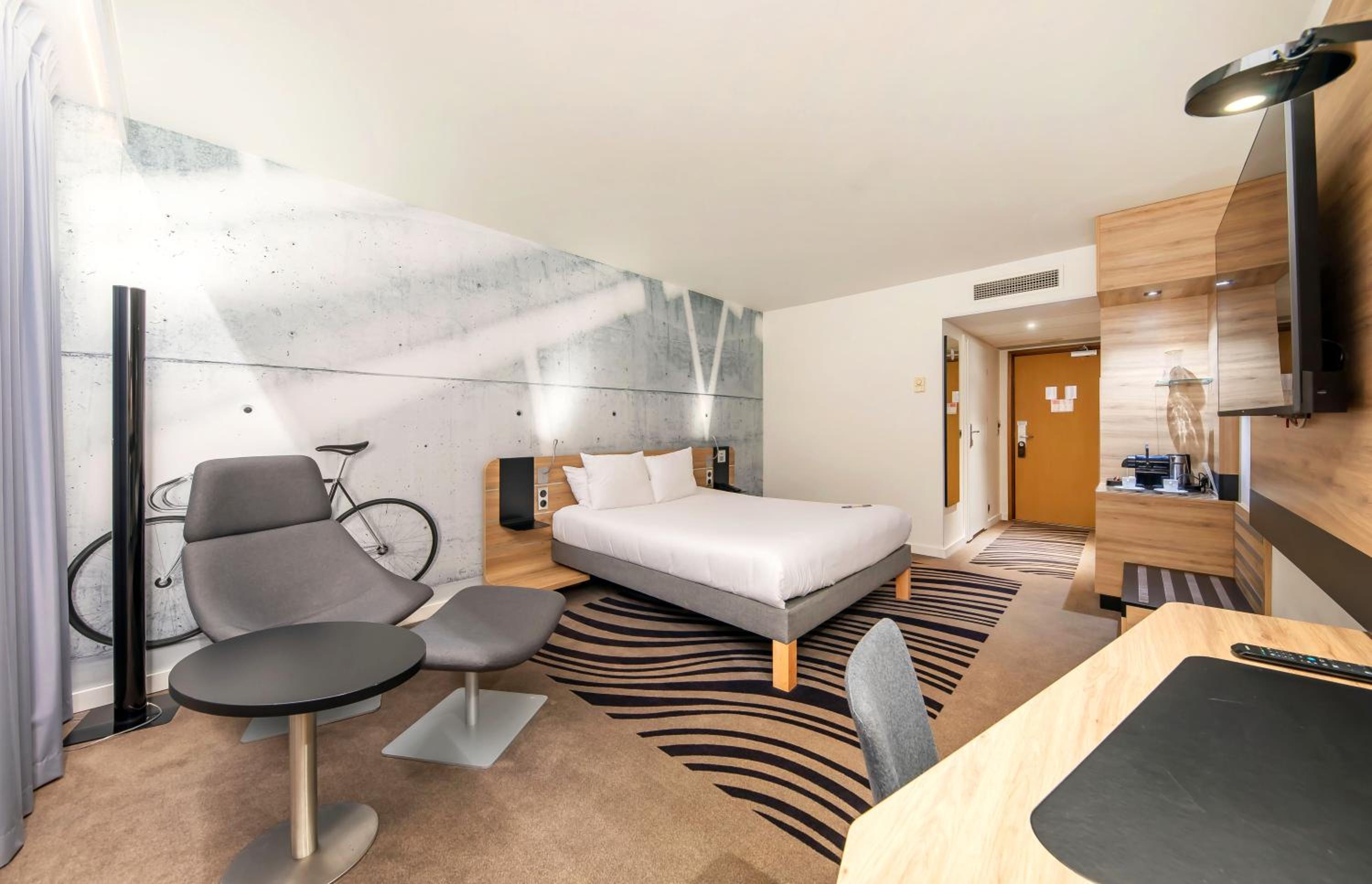 Executive Queen Room - Photo 5