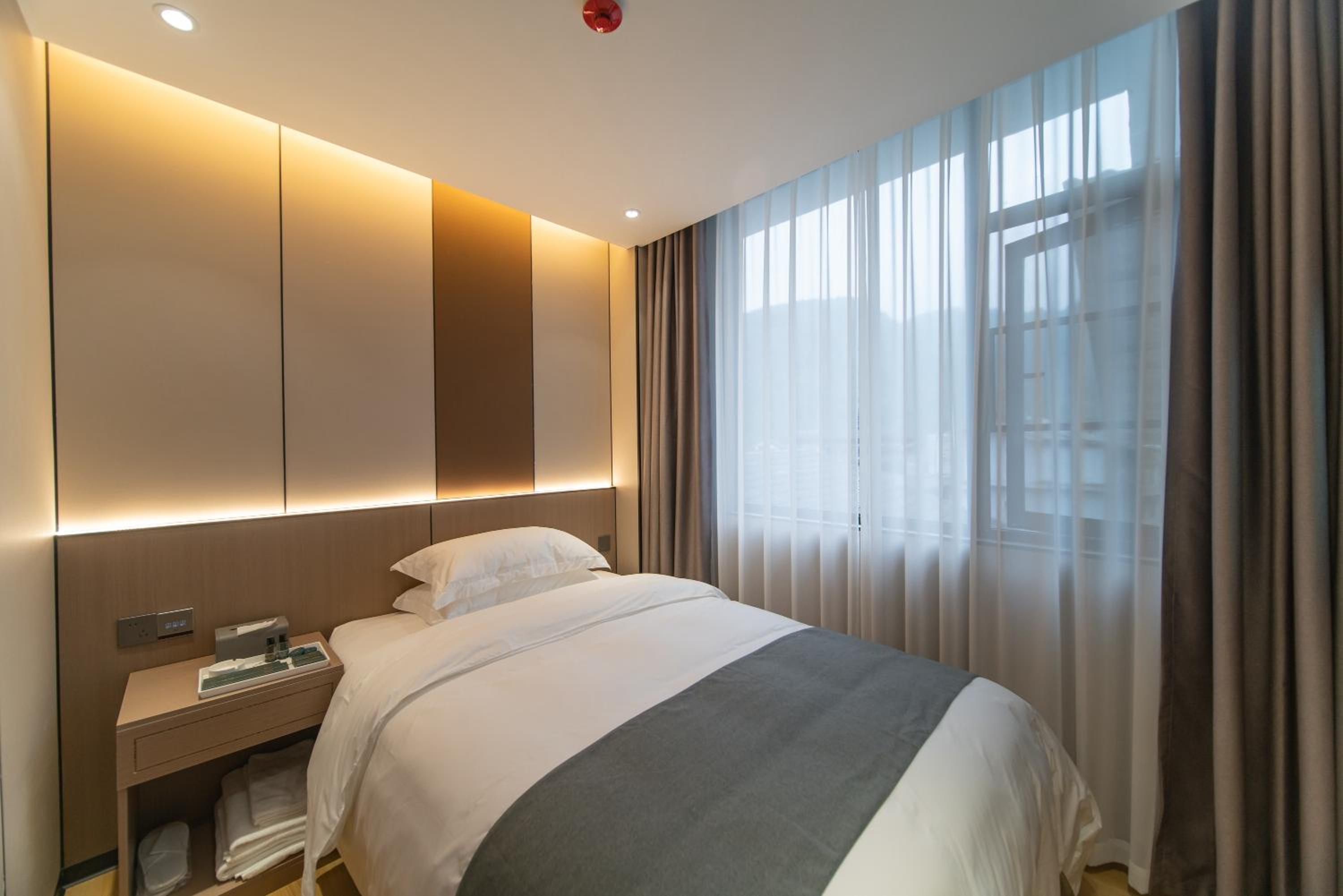 Standard Single Room with Shower photo 3