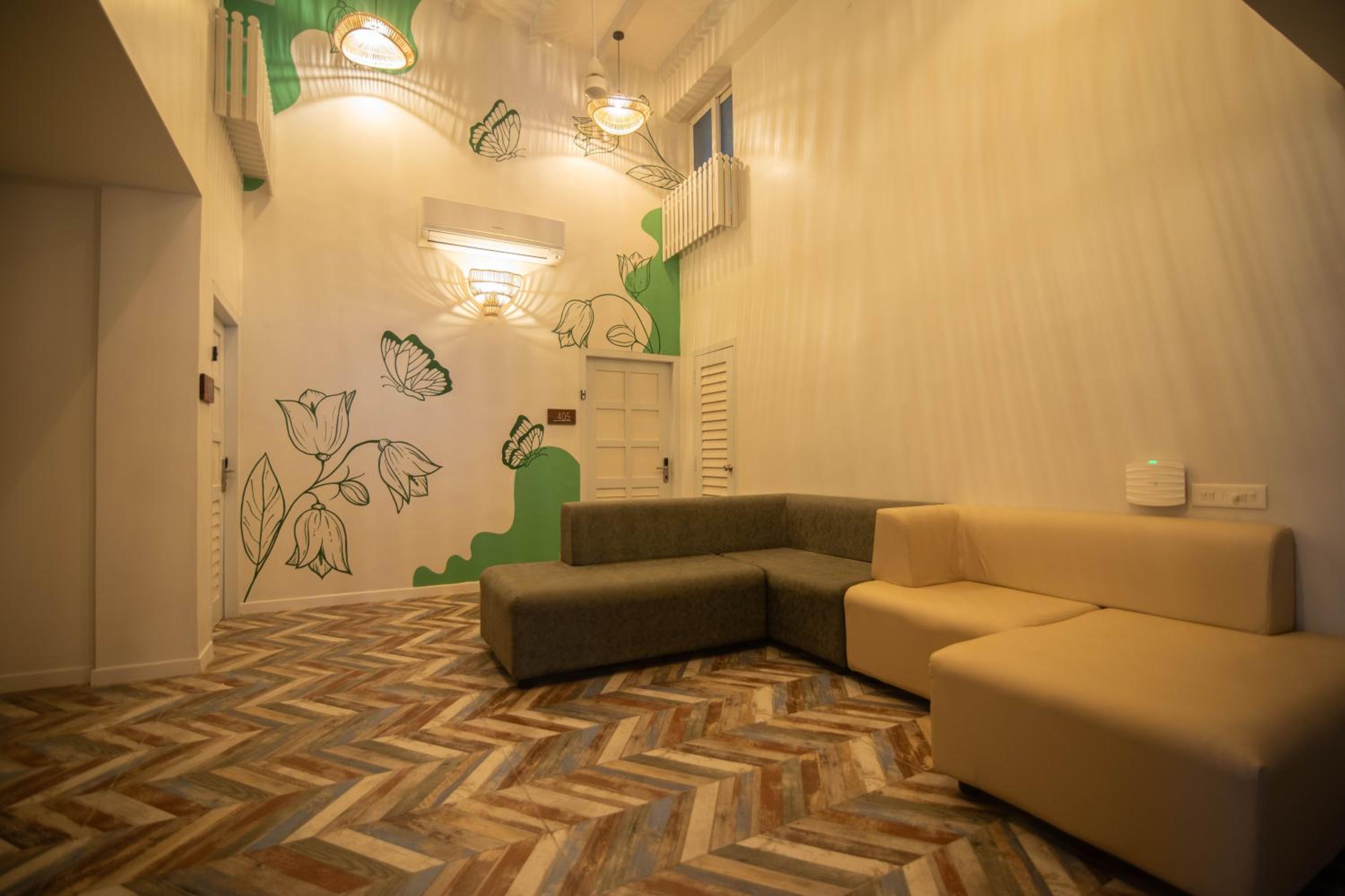 Executive Suite - Photo 3