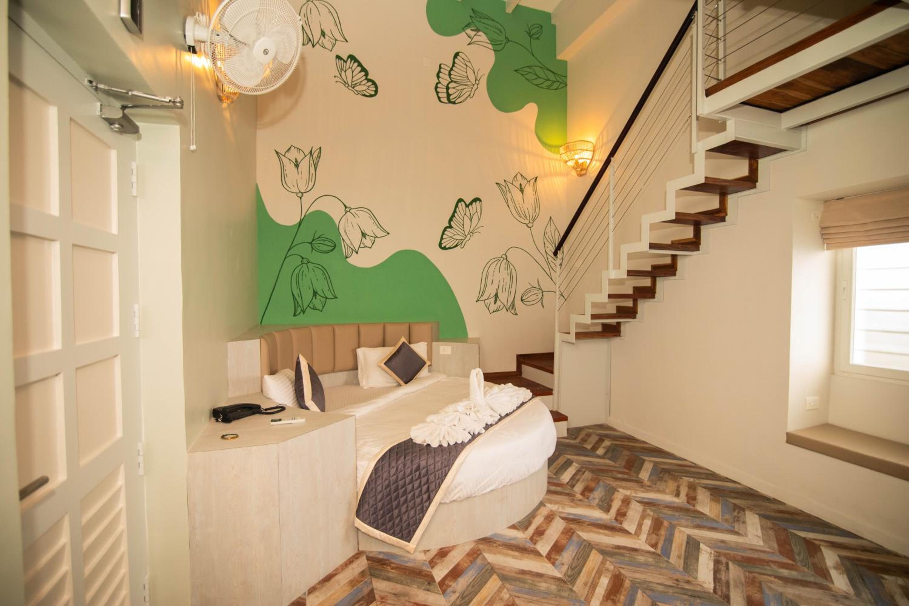 Executive Suite - Photo 7