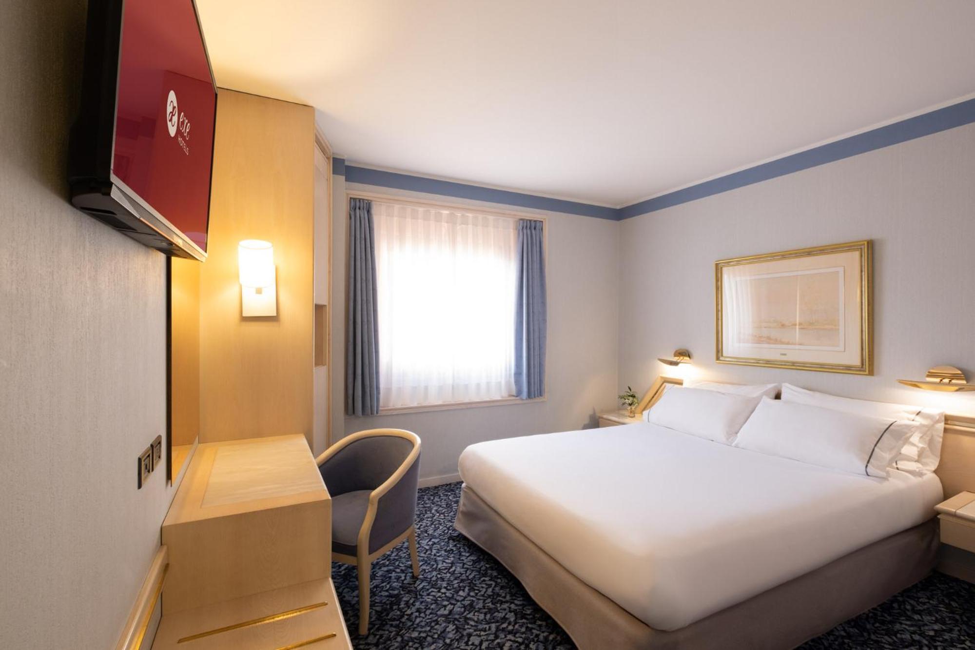 Double or Twin Room with Parking - Photo 3