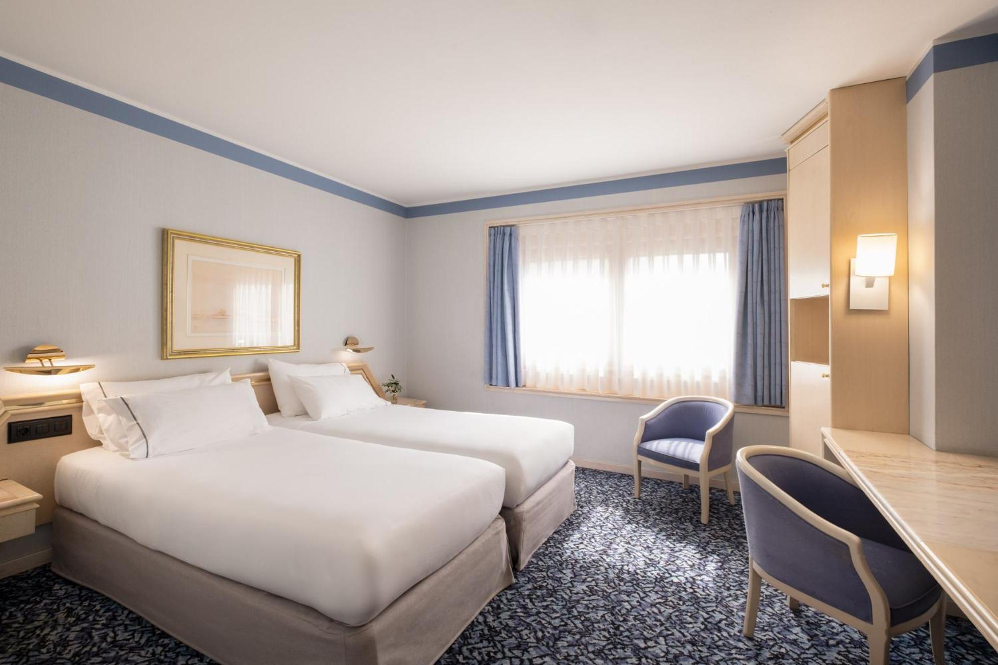Double or Twin Room with Parking - Photo 5
