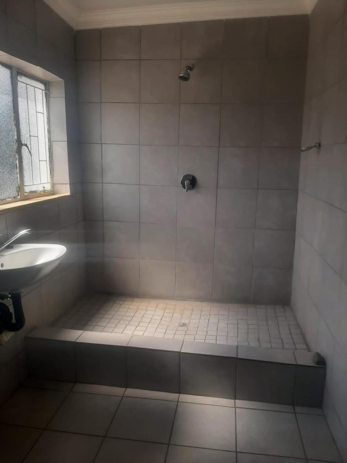 Double or Twin Room with Balcony photo 3