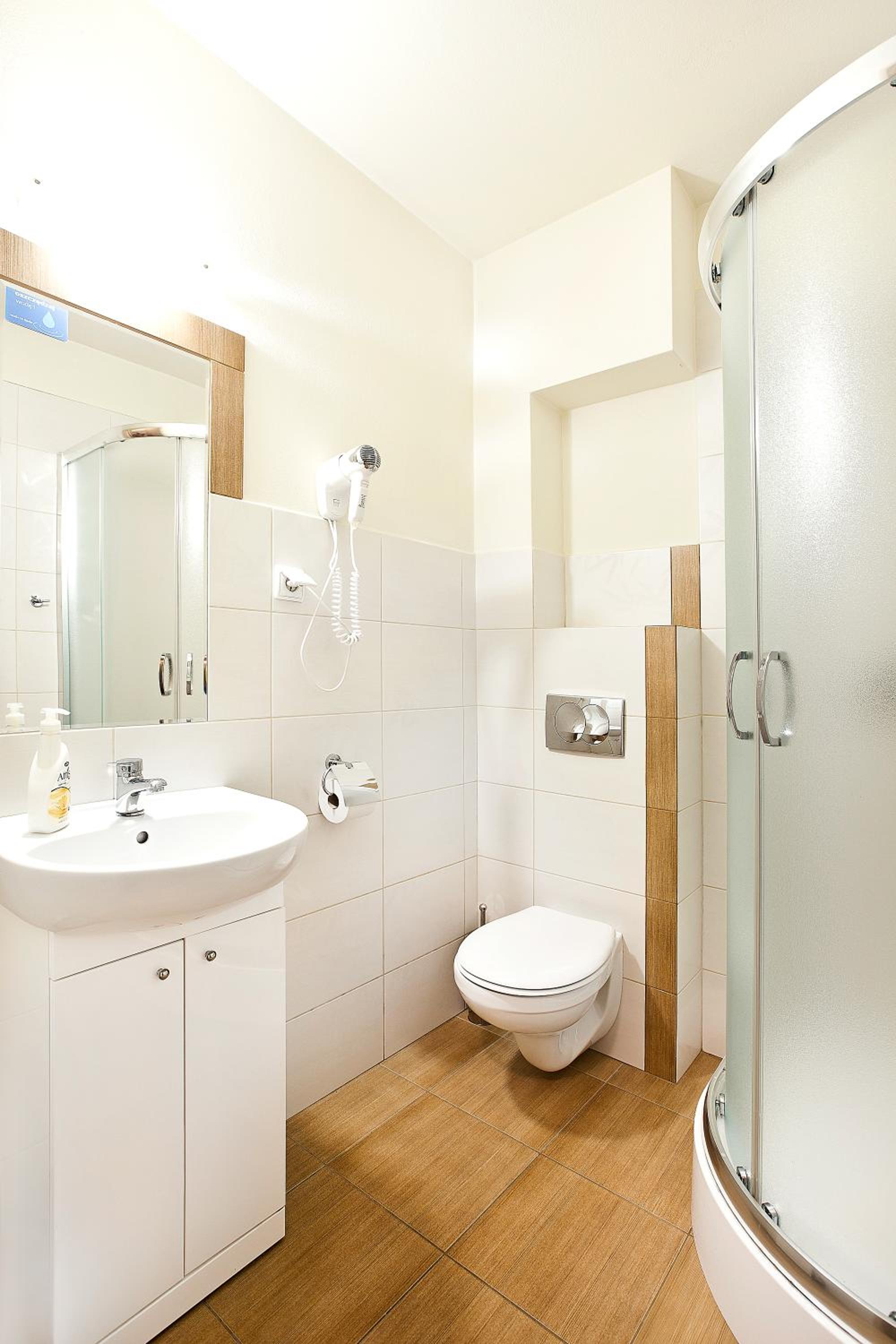 Twin Room - Photo 2
