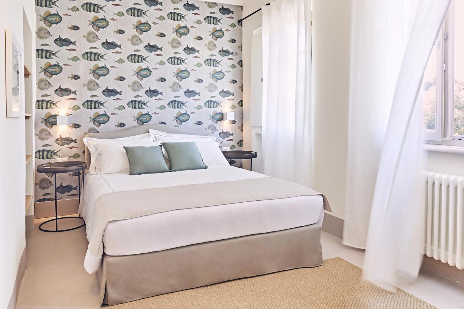 Deluxe King Room photo 1