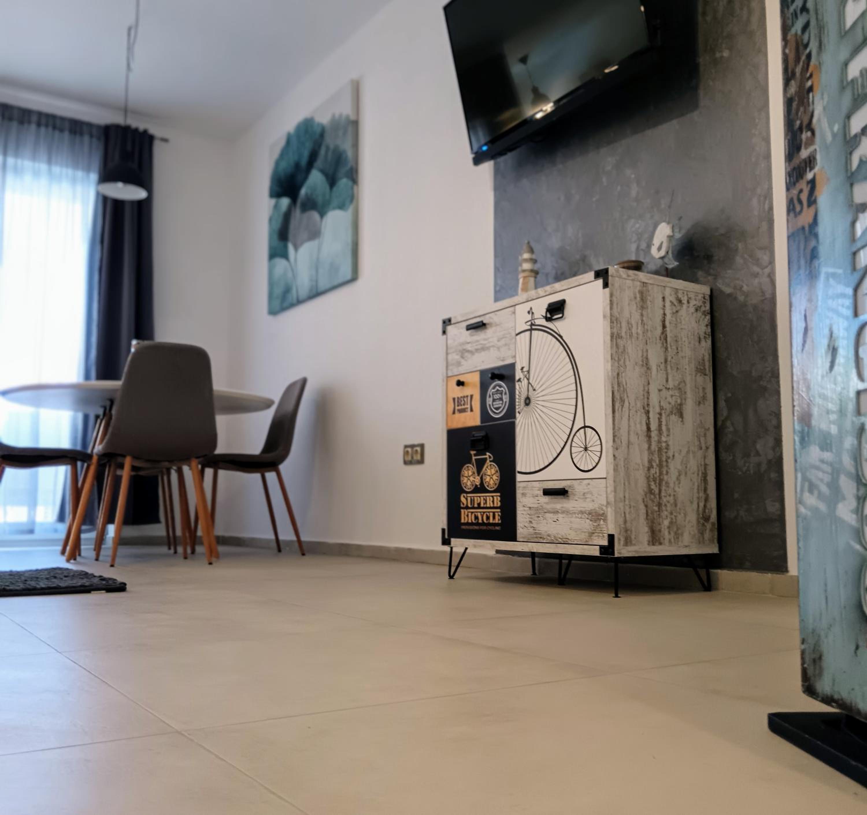 One-Bedroom Apartment - Photo 7