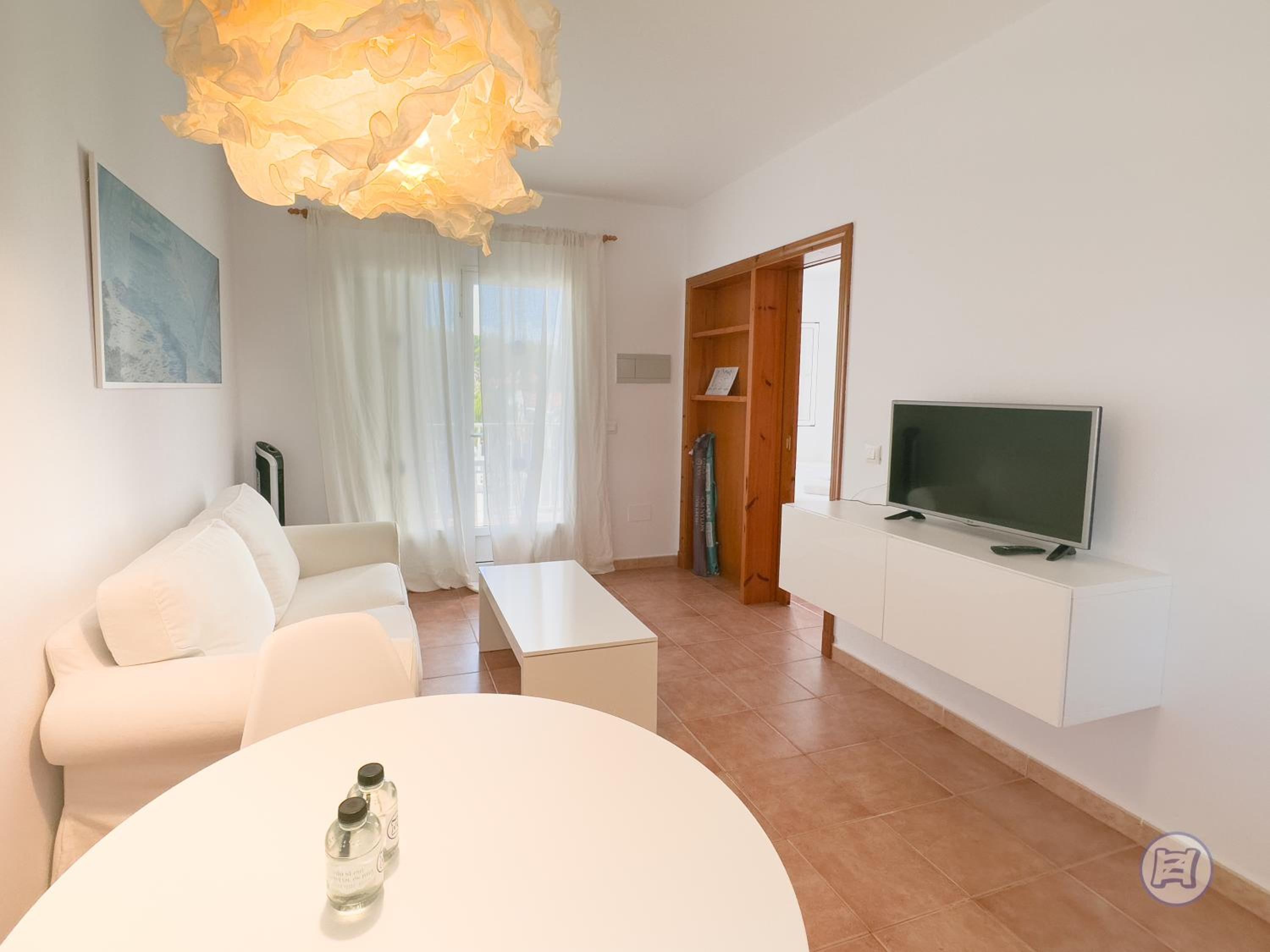 One-Bedroom Apartment with Pool View photo 3