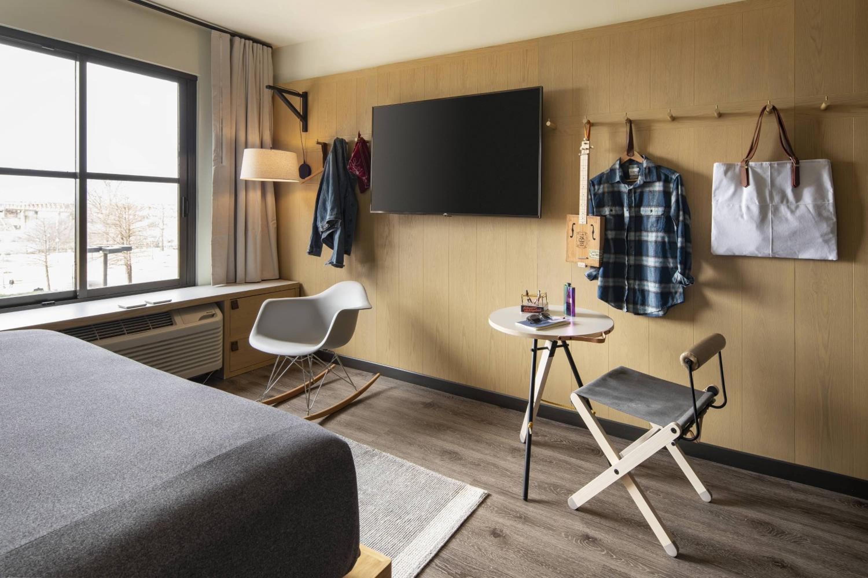 Small King Room - Hearing Accessible - Photo 3