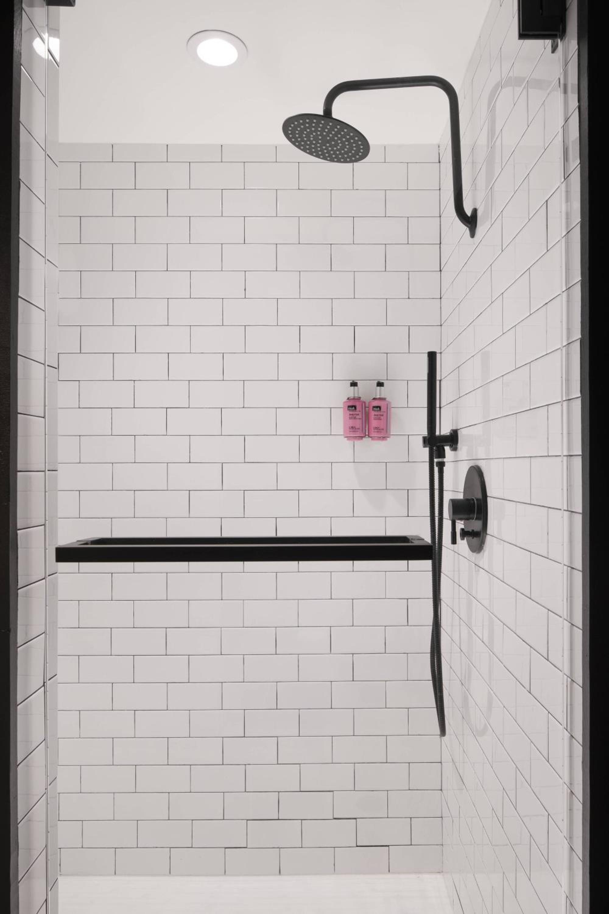 Small King Room - Hearing Accessible - Photo 6
