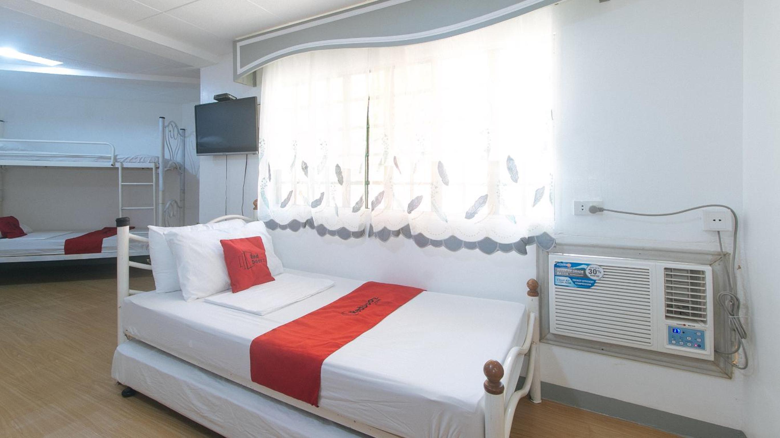 Bed in 8 Bed Mixed Dormitory photo 3