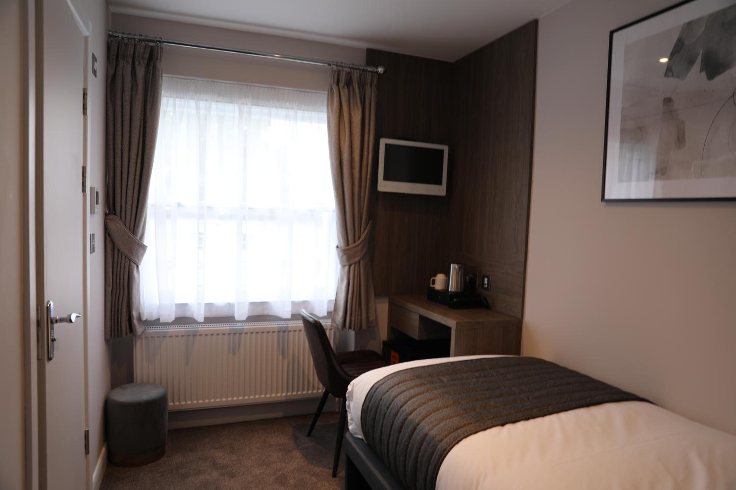 Single Room photo 2