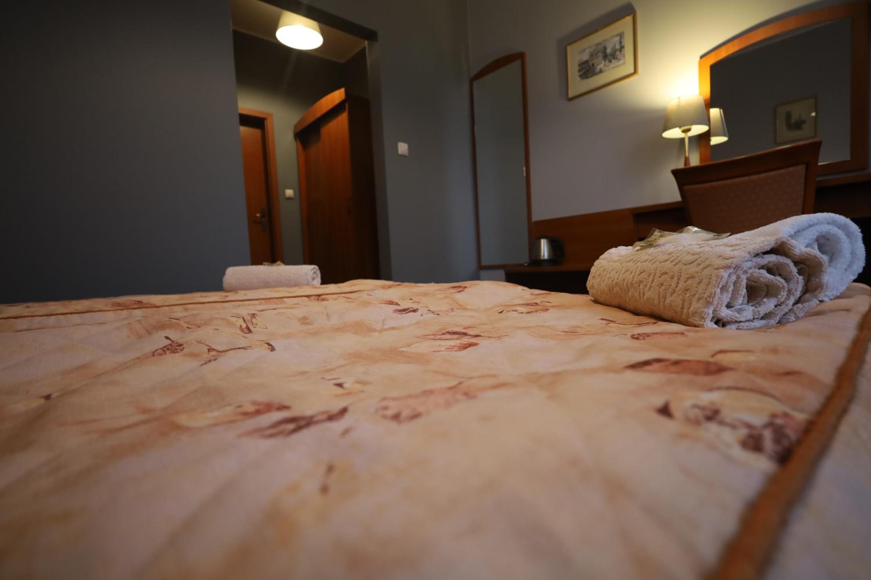 Twin Room - Photo 13
