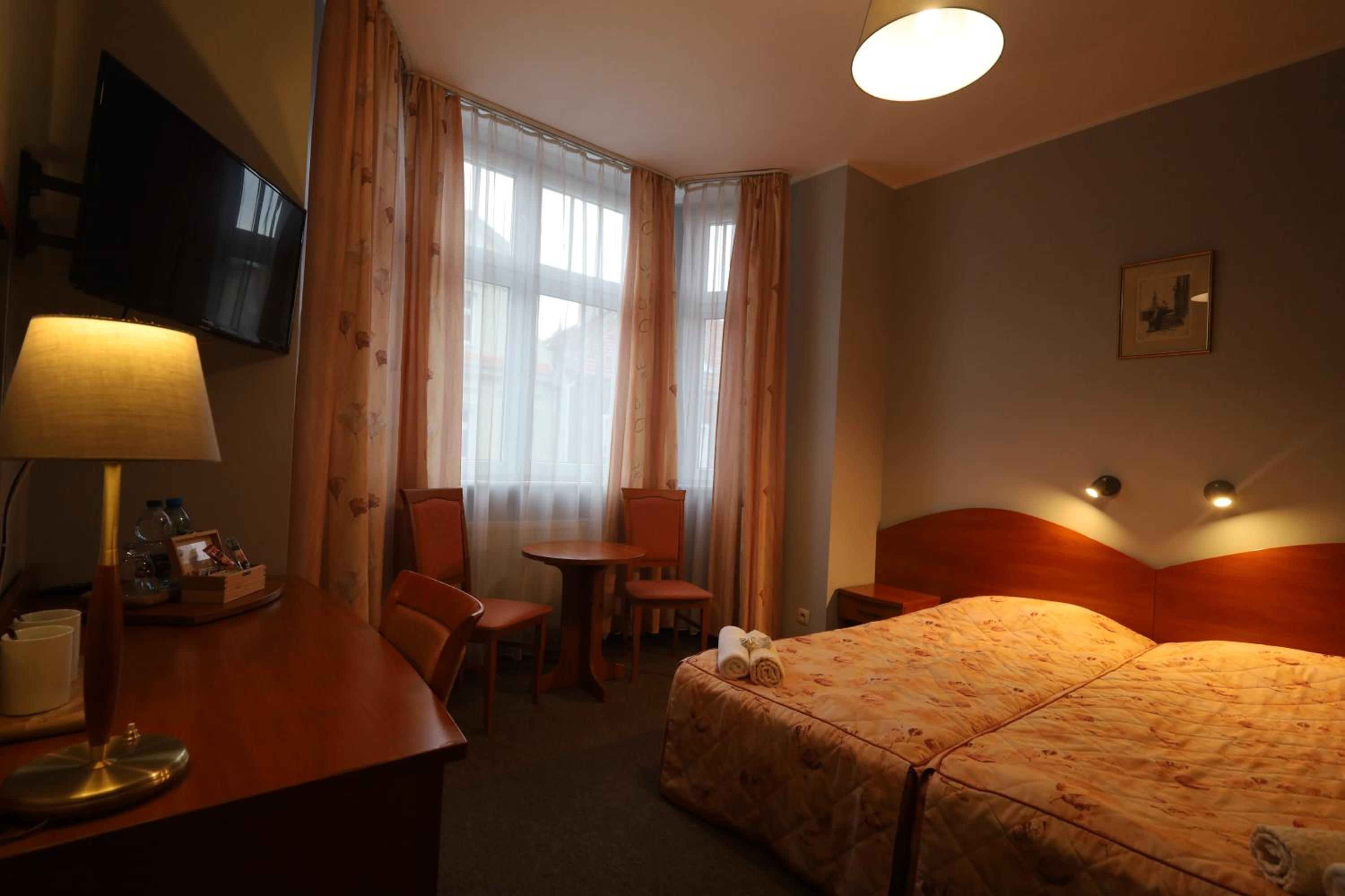 Twin Room - Photo 2