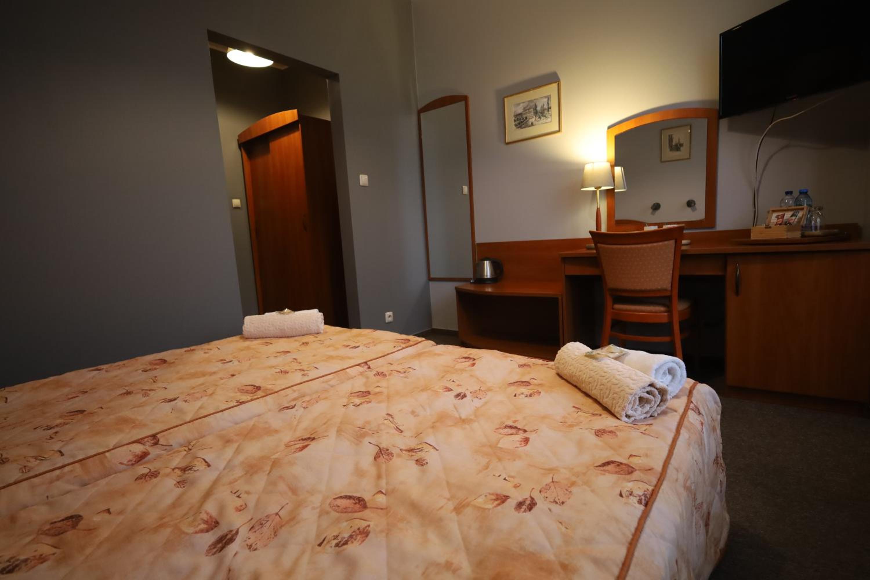 Twin Room - Photo 7