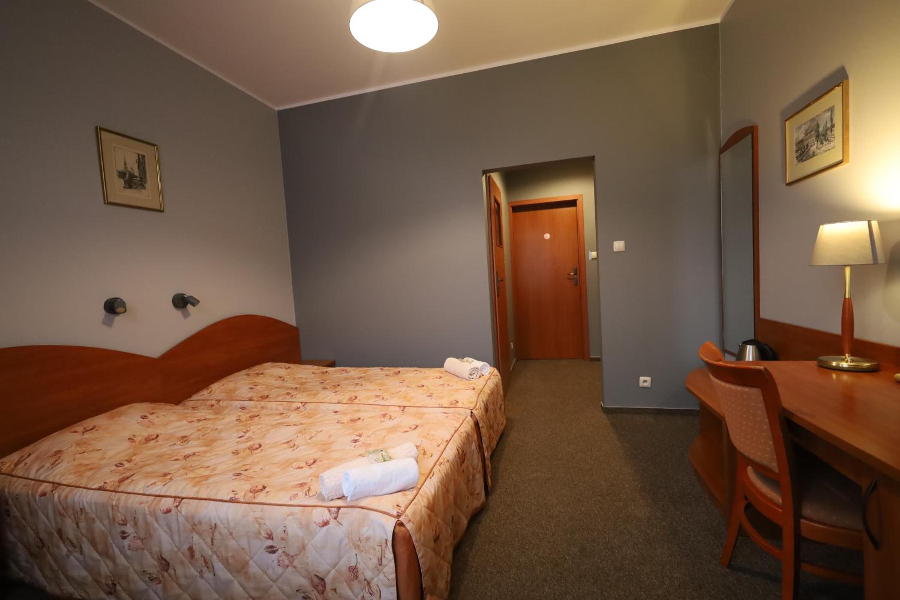 Twin Room - Photo 10