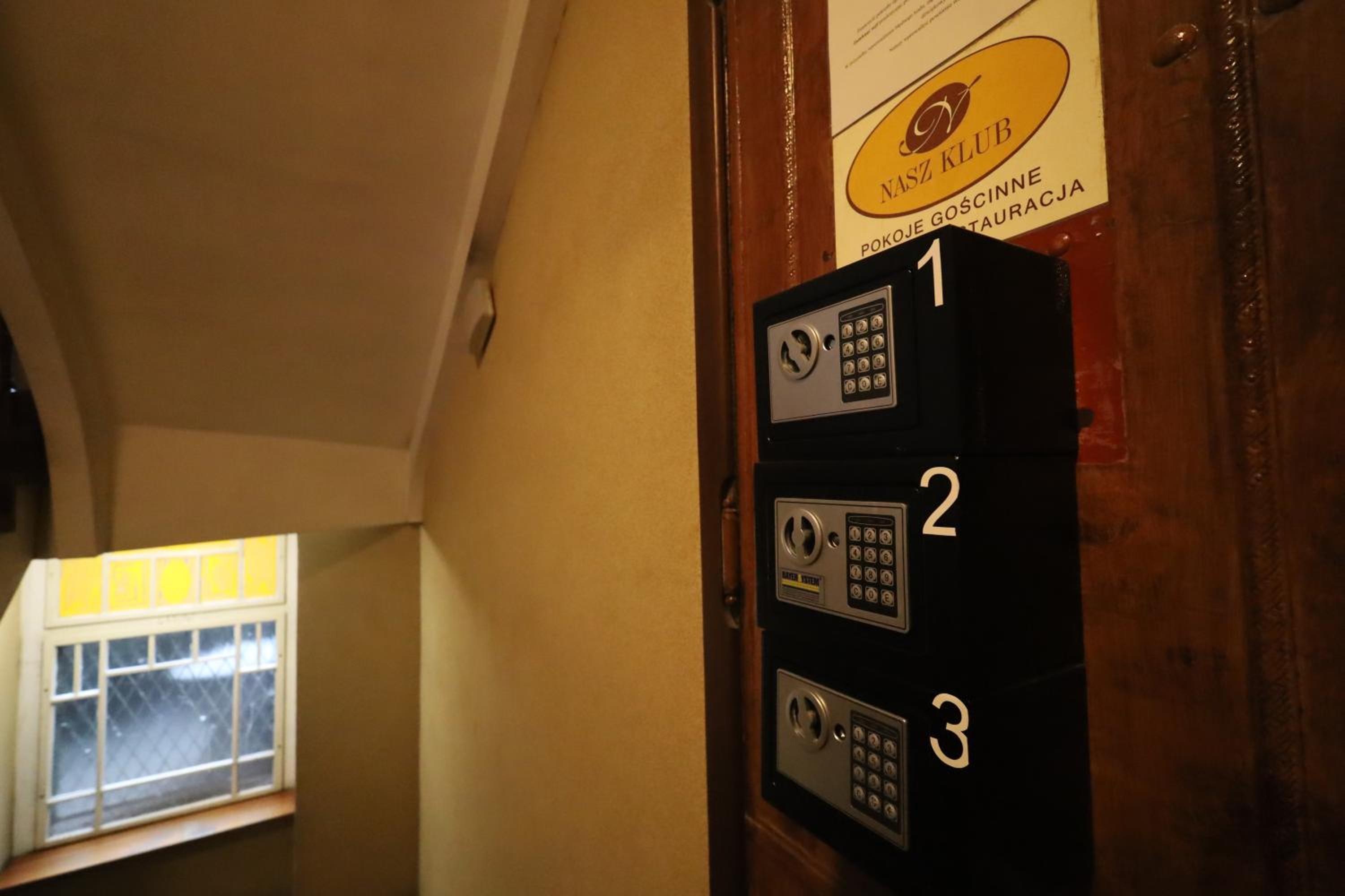 Twin Room - Photo 11