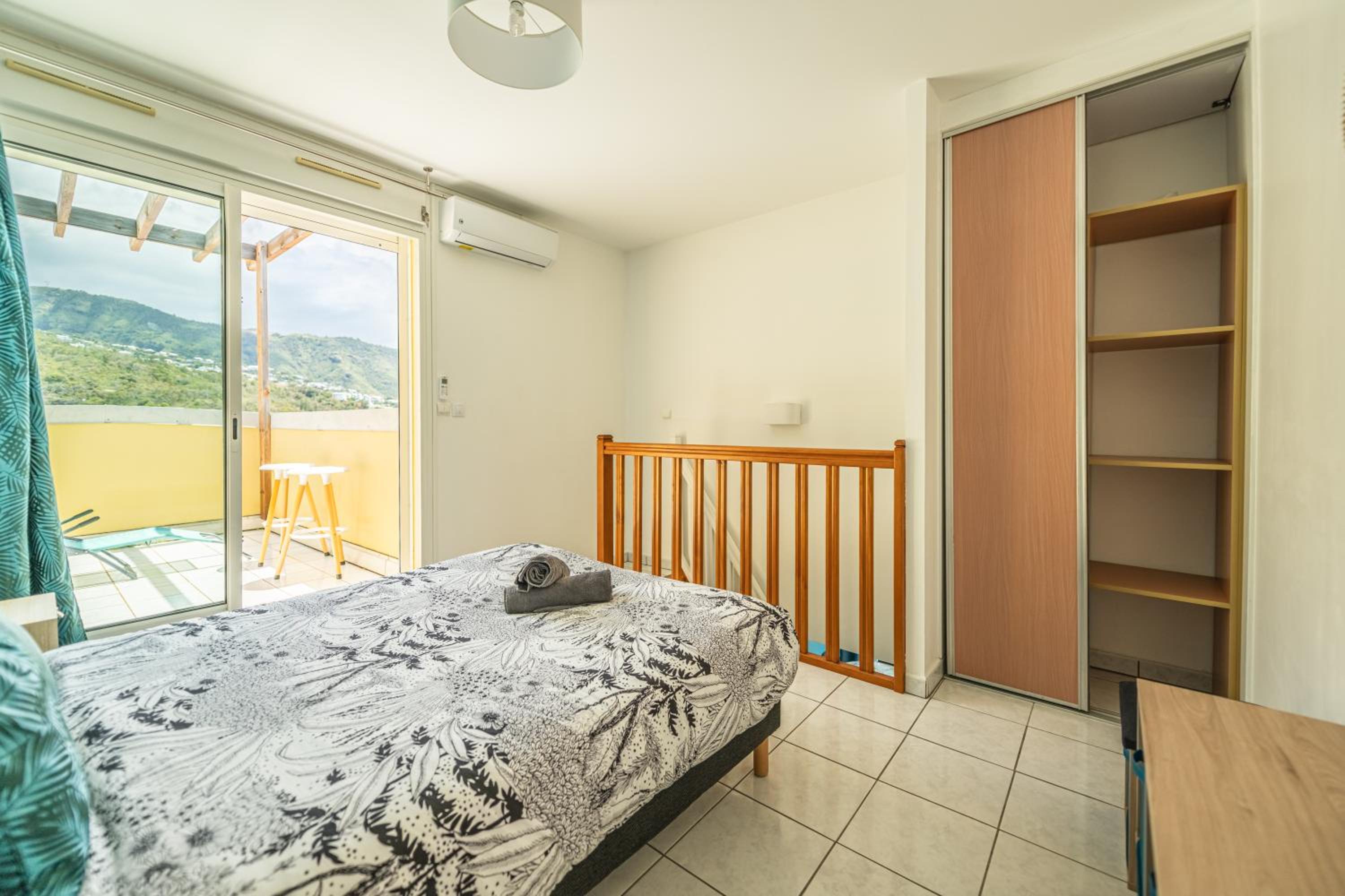 One-Bedroom Apartment photo 2