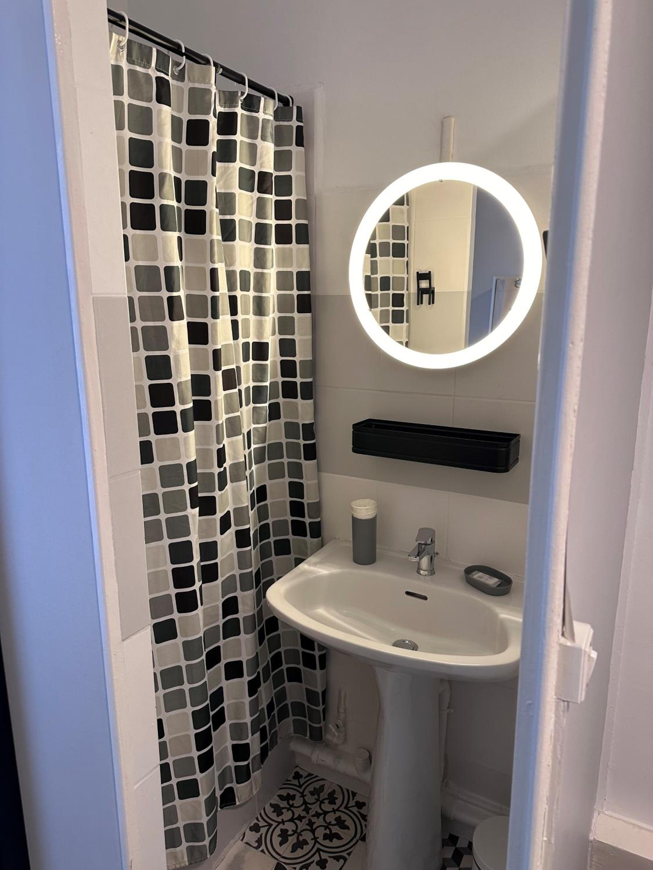 Double Room with Shared Toilet photo 3