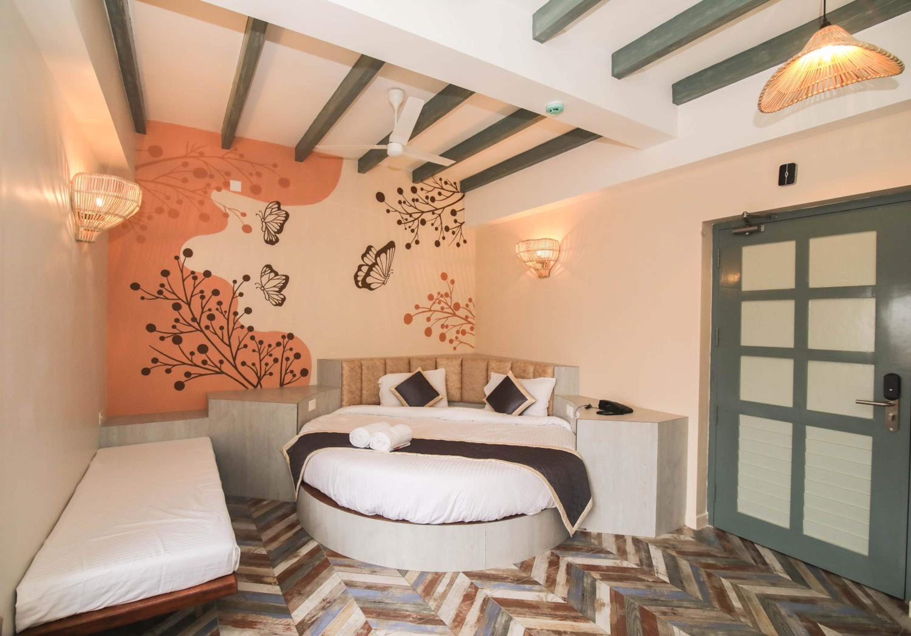 Suite - Photo 3