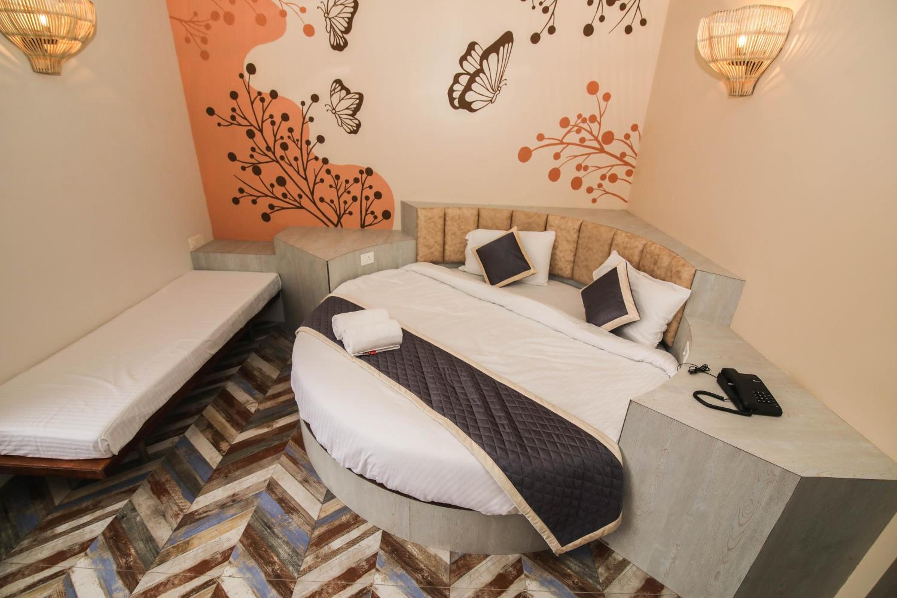 Suite - Photo 5