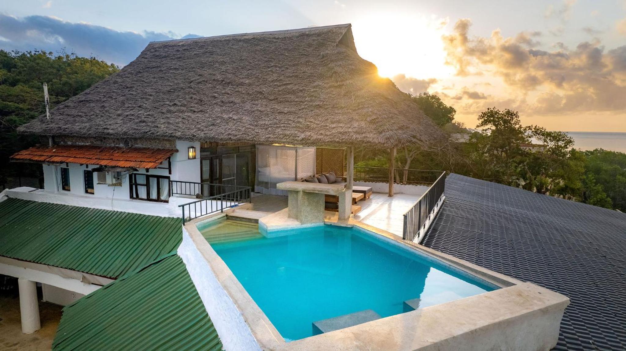 Suite with Private Pool - Photo 3