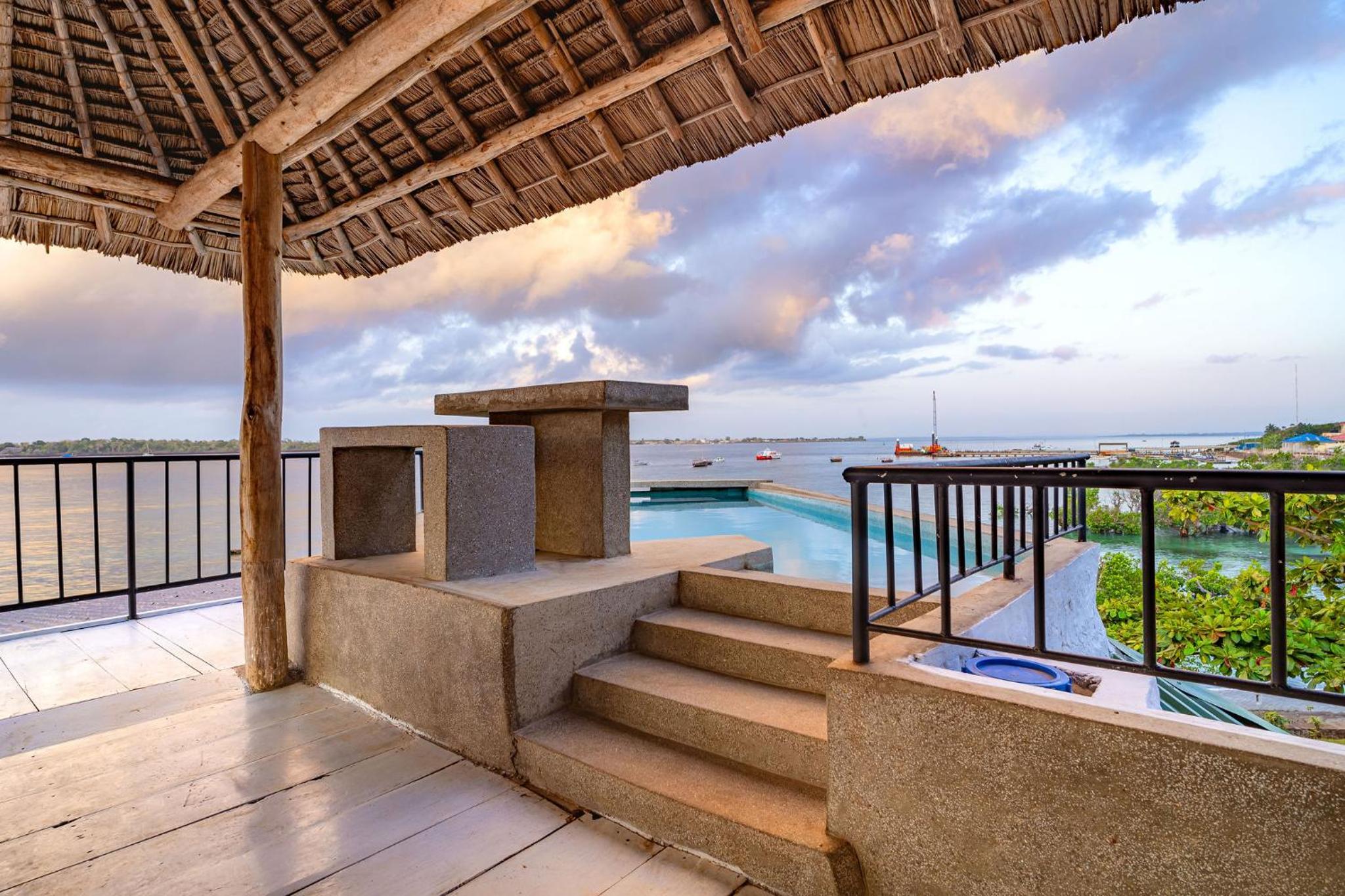 Suite with Private Pool - Photo 9