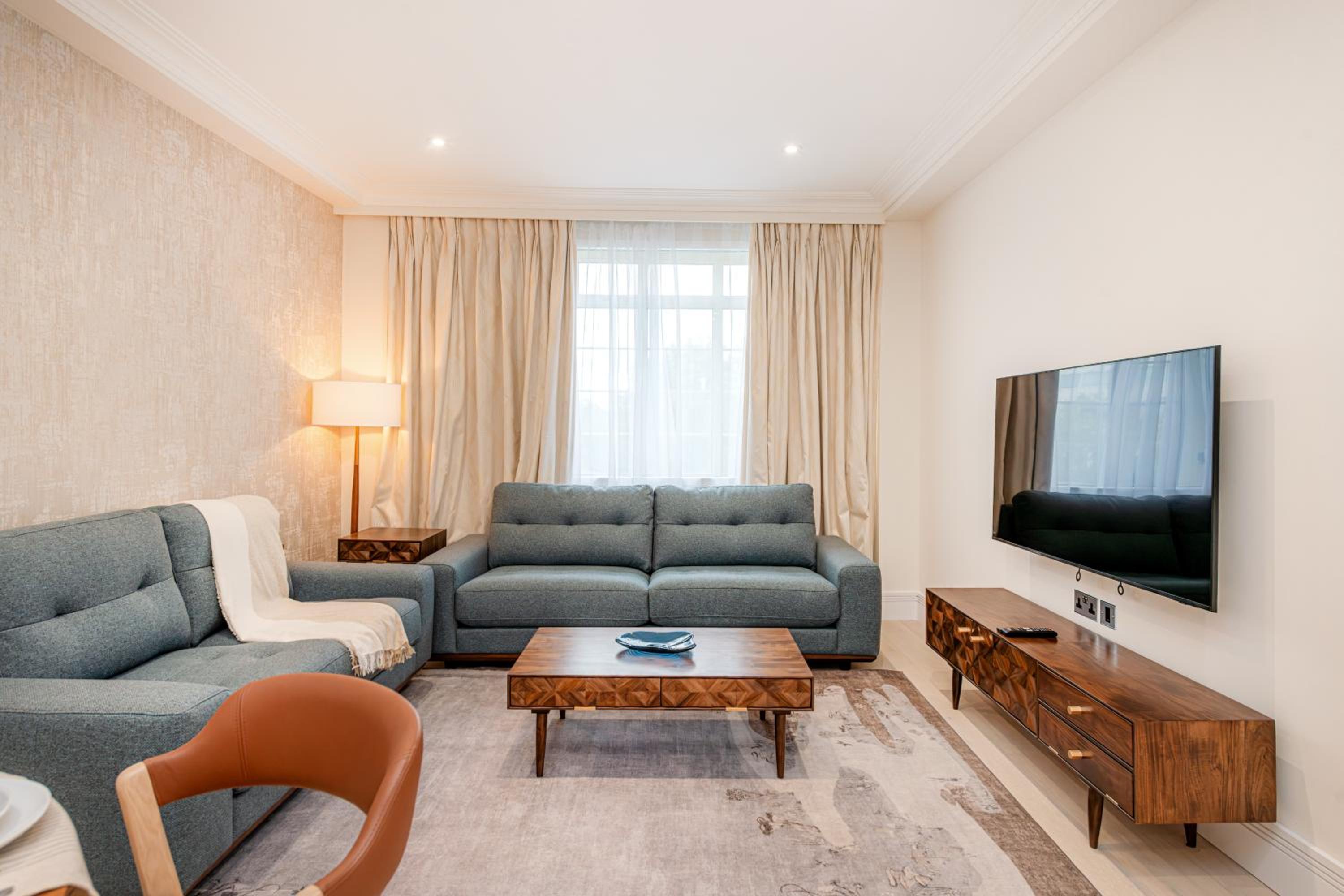 Two-Bedroom Deluxe Apartment photo 1