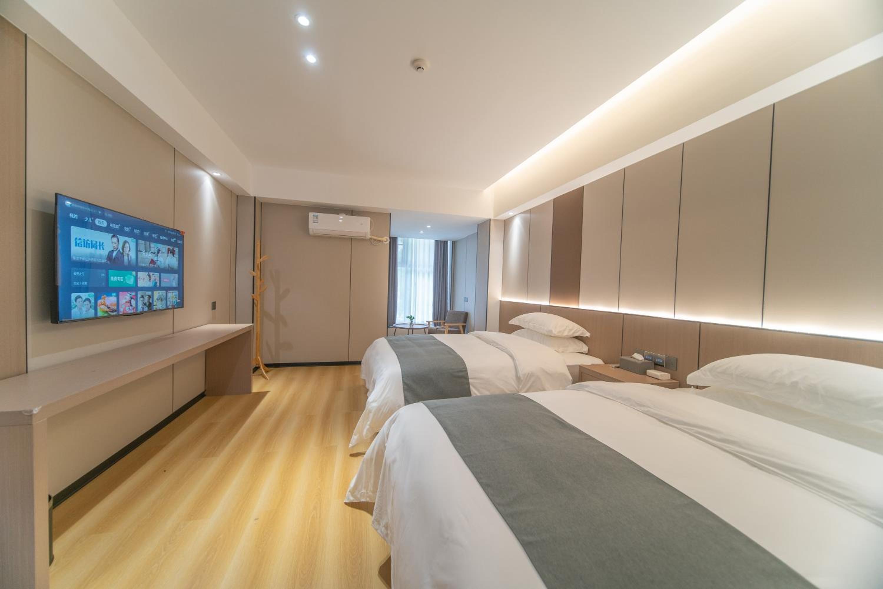 Large Double Room photo 1