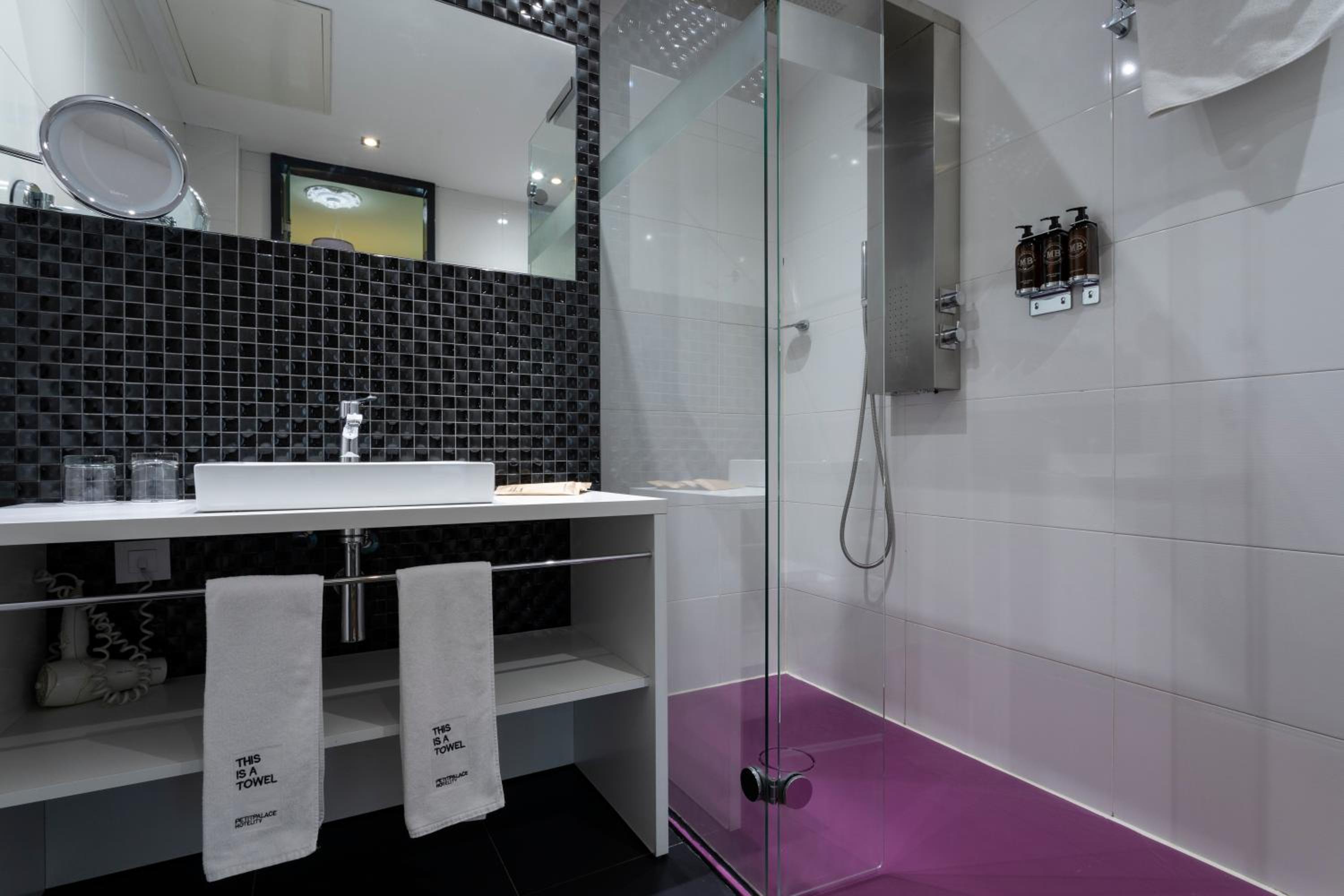 Superior Double Room - Photo 9