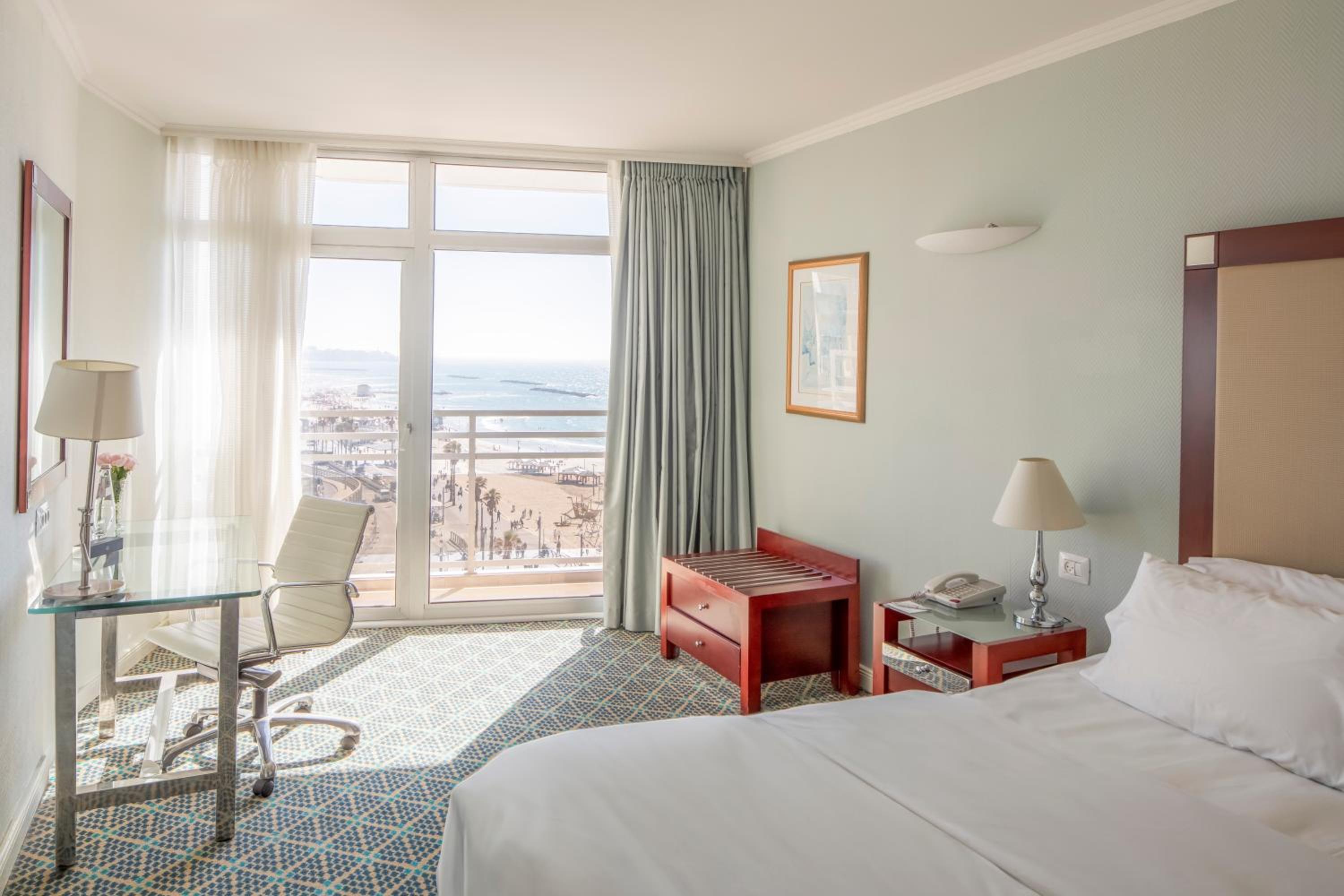 Deluxe Seaview, Guest room, 2 Twins, Sea view, Balcony photo 2