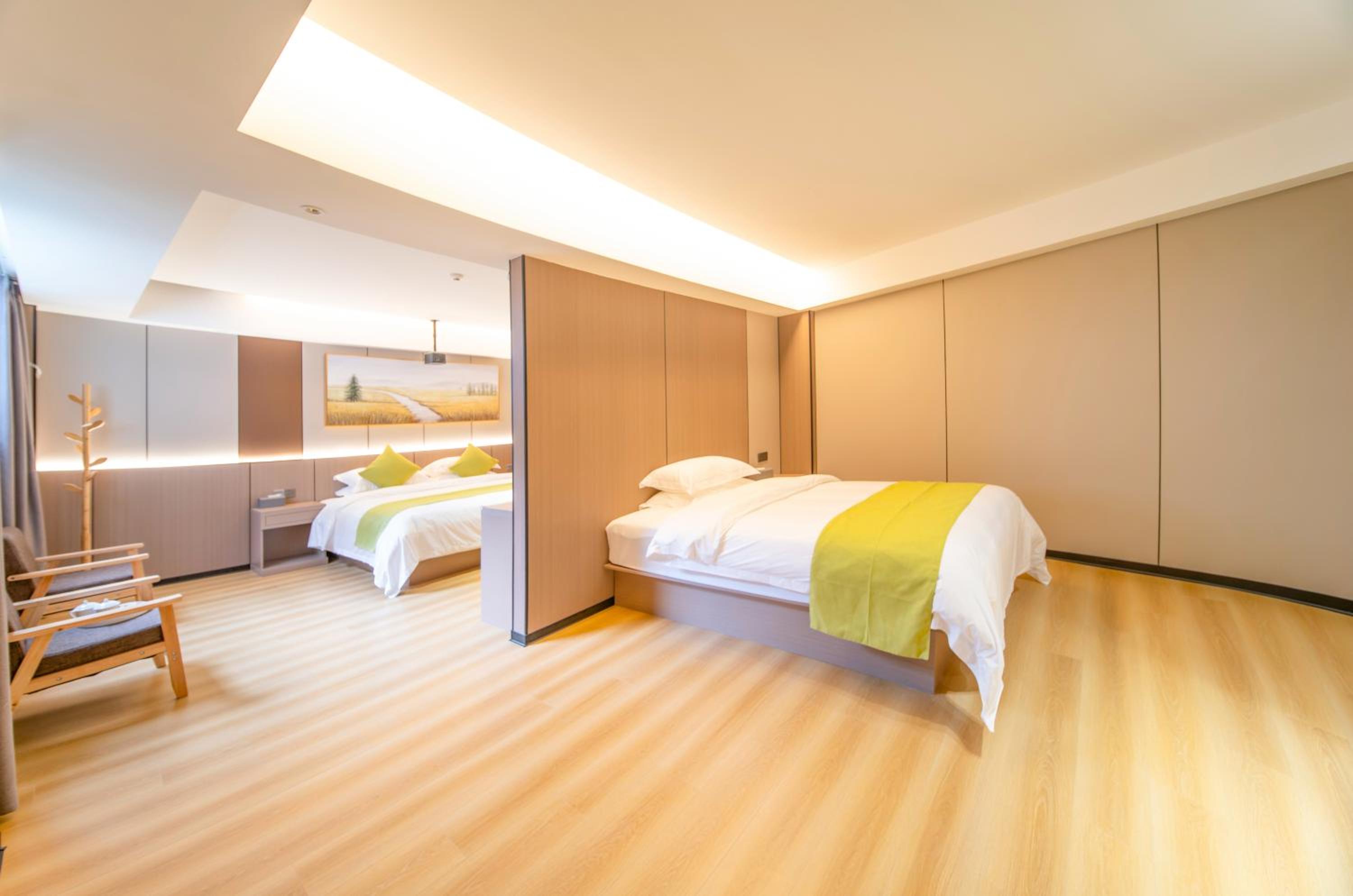 Deluxe Family Suite photo 1