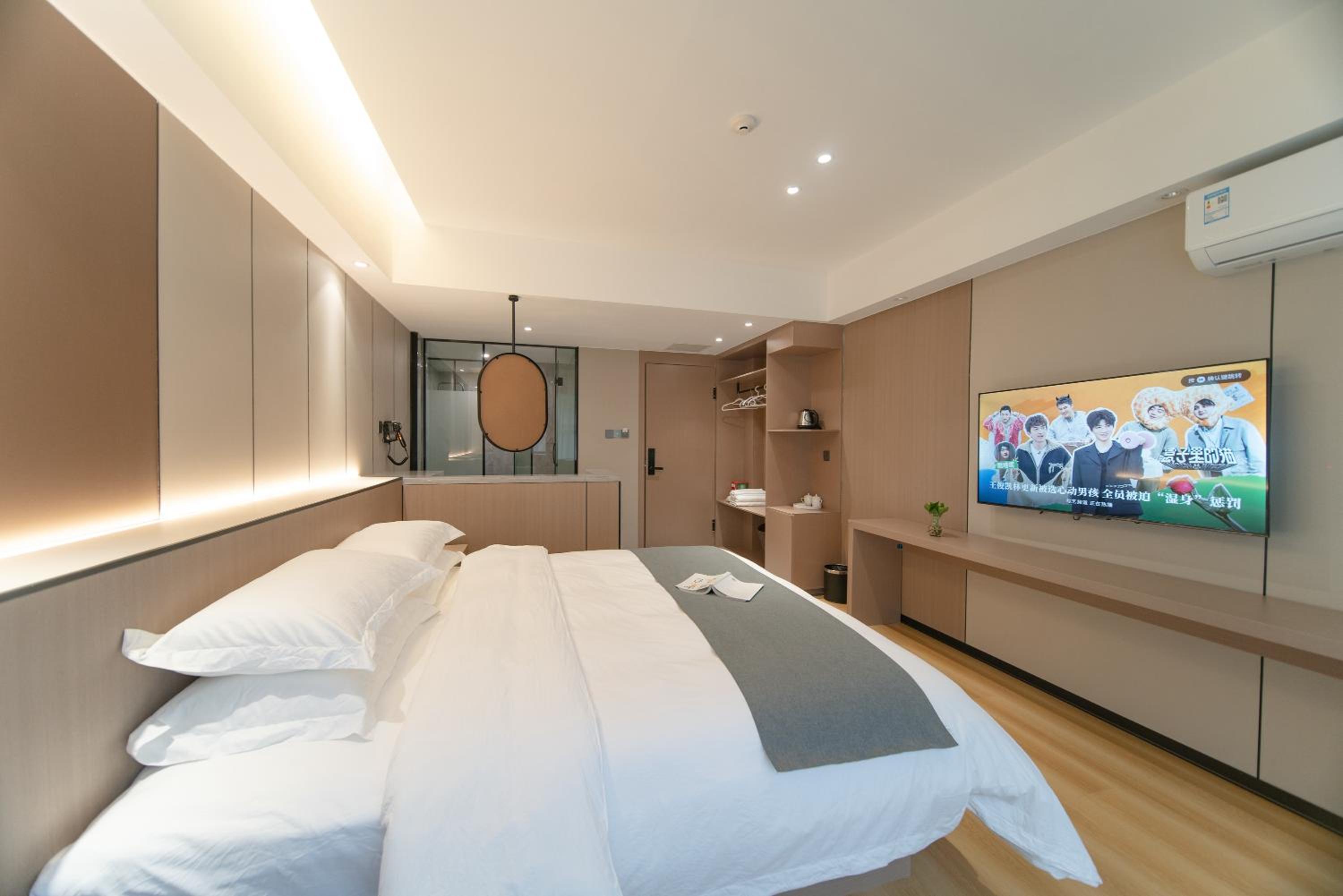 King Room with Mountain View photo 3