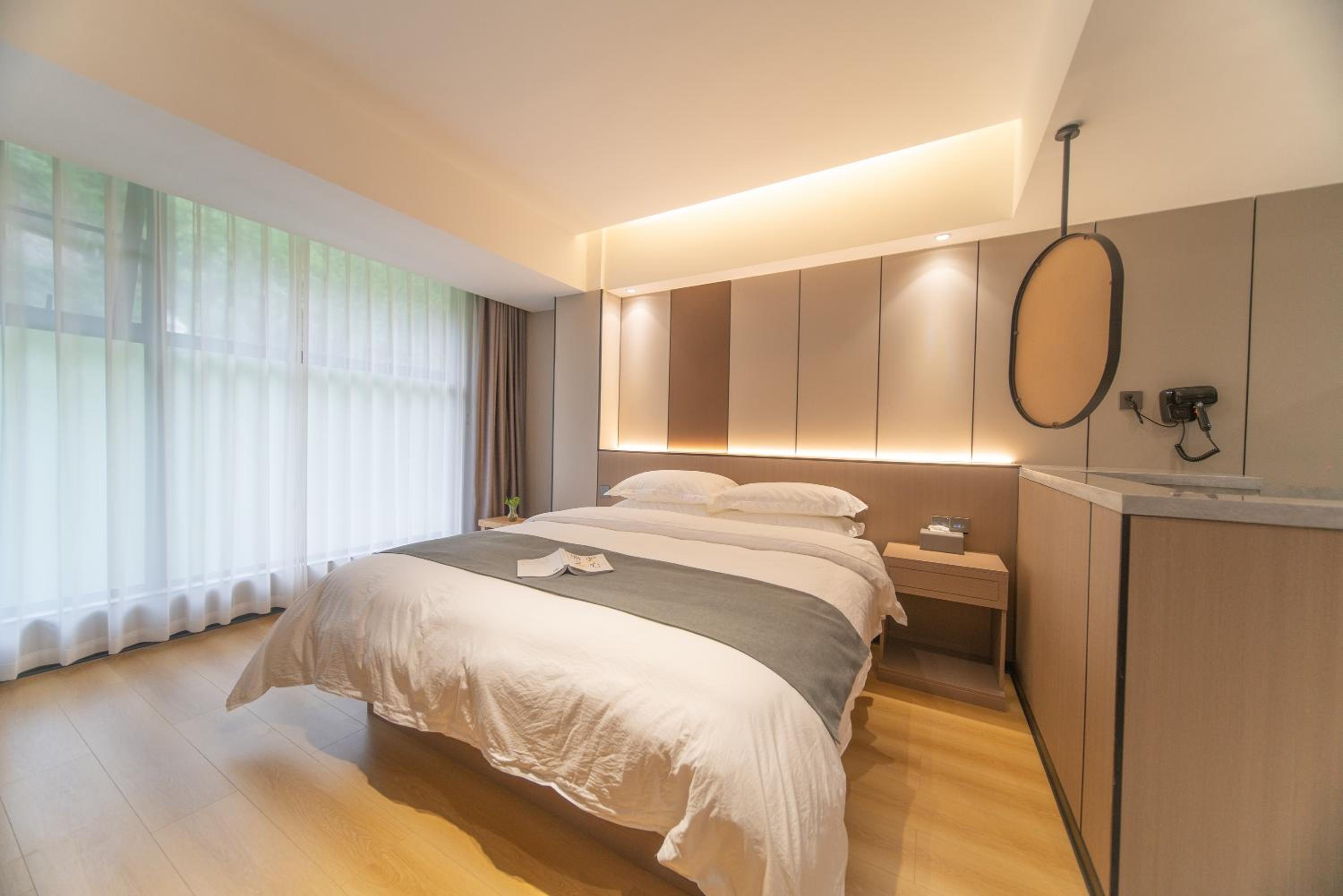 King Room with Mountain View photo 1