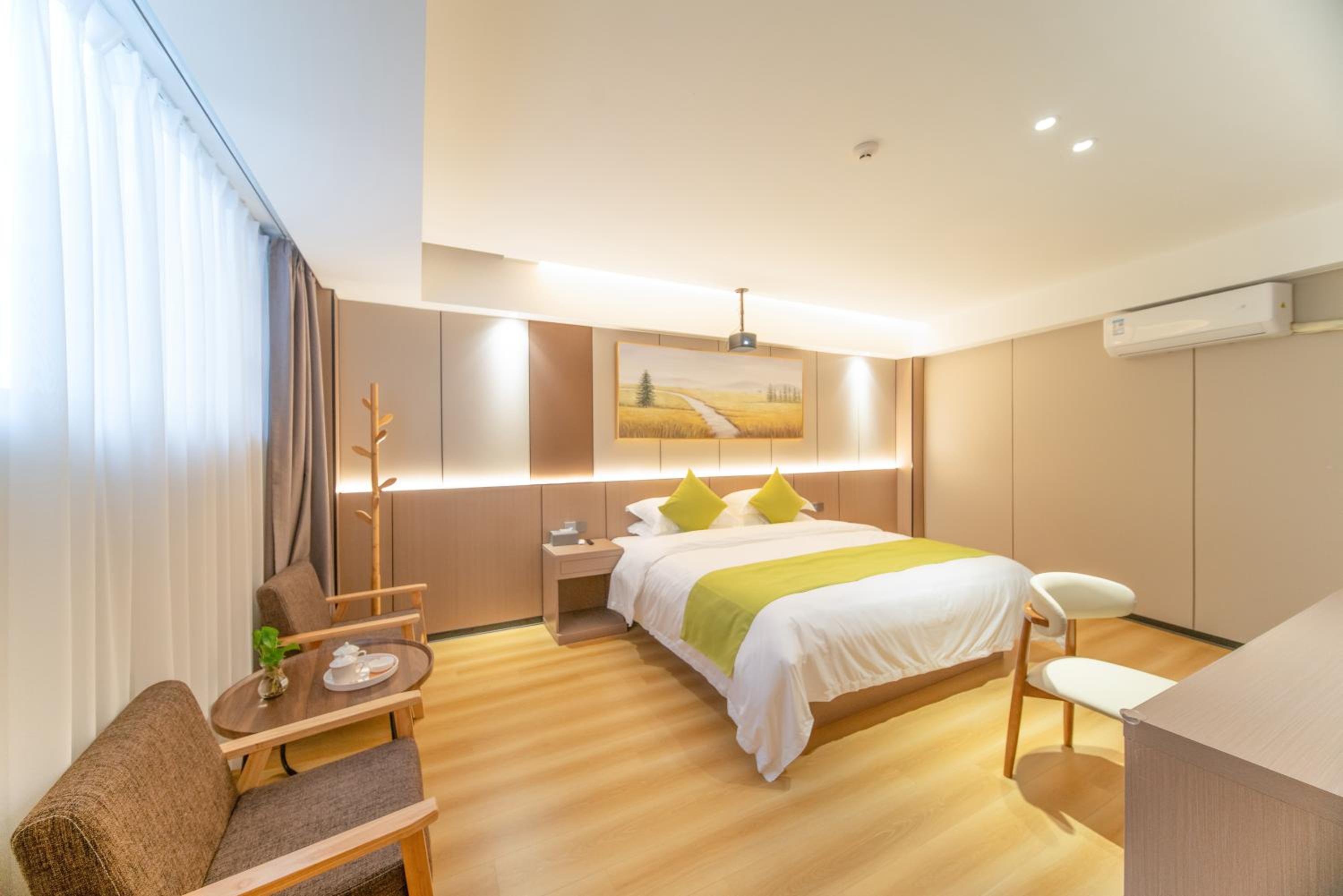 Deluxe Family Suite photo 2