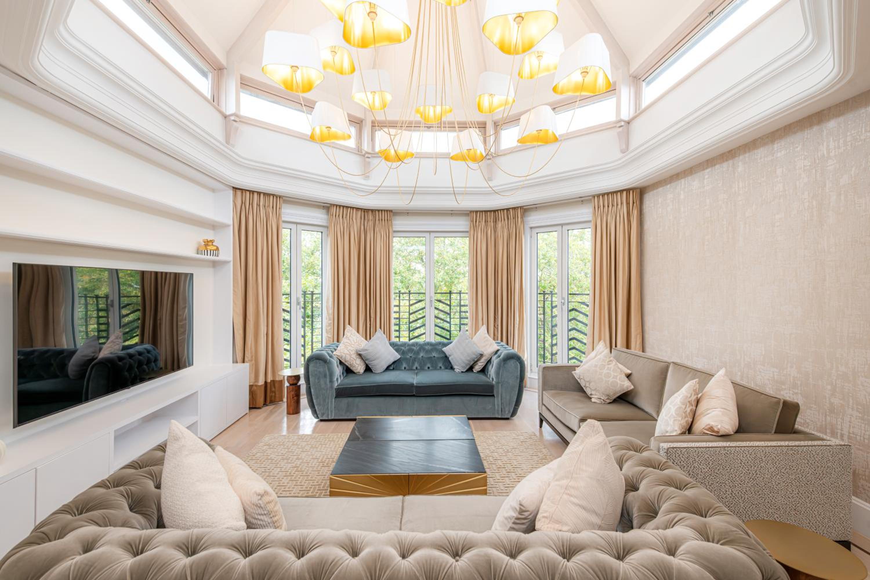 Four-Bedroom Penthouse Apartment photo 1
