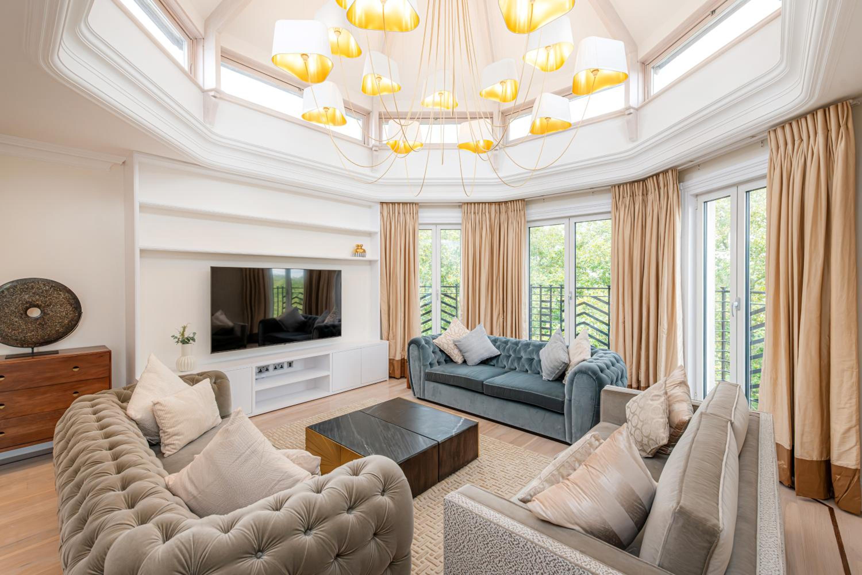Four-Bedroom Penthouse Apartment photo 2