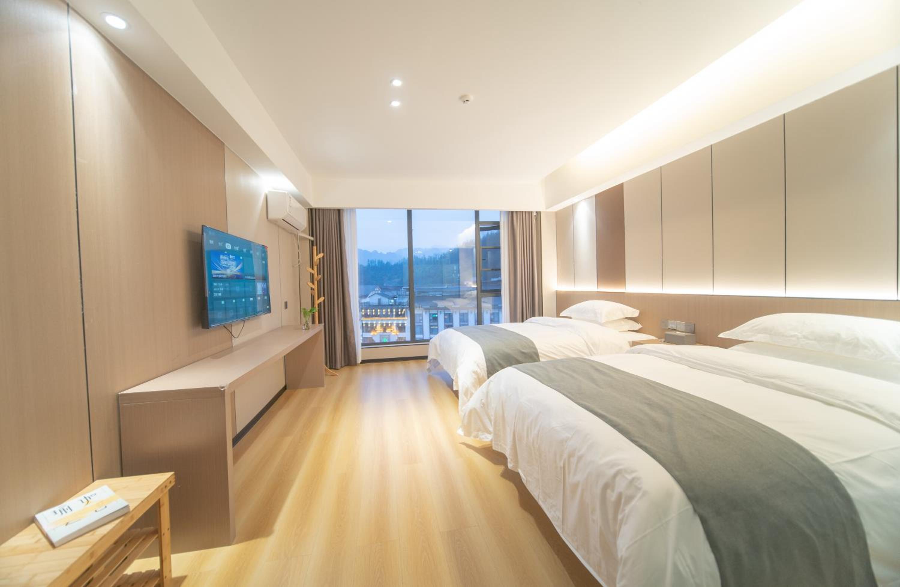 Double Room with Two Double Beds photo 2