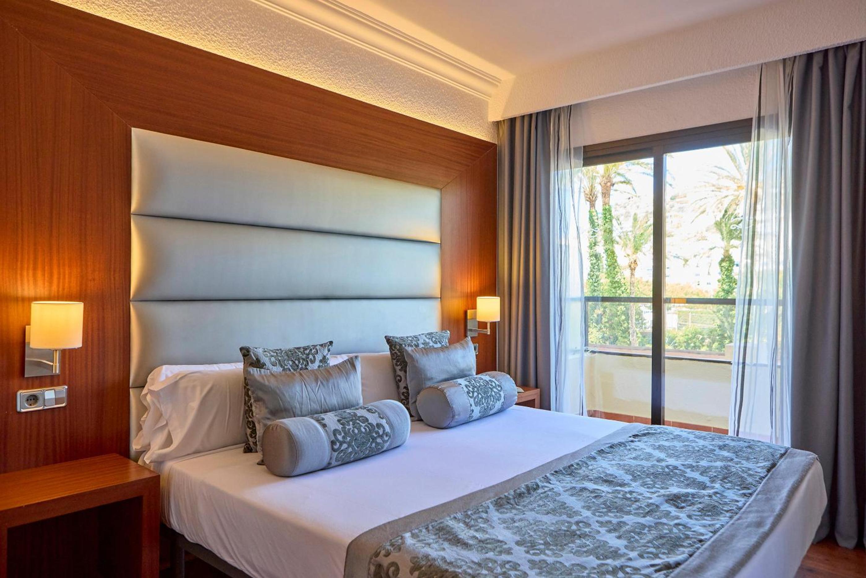 Premium Double Room with Side Sea View photo 2