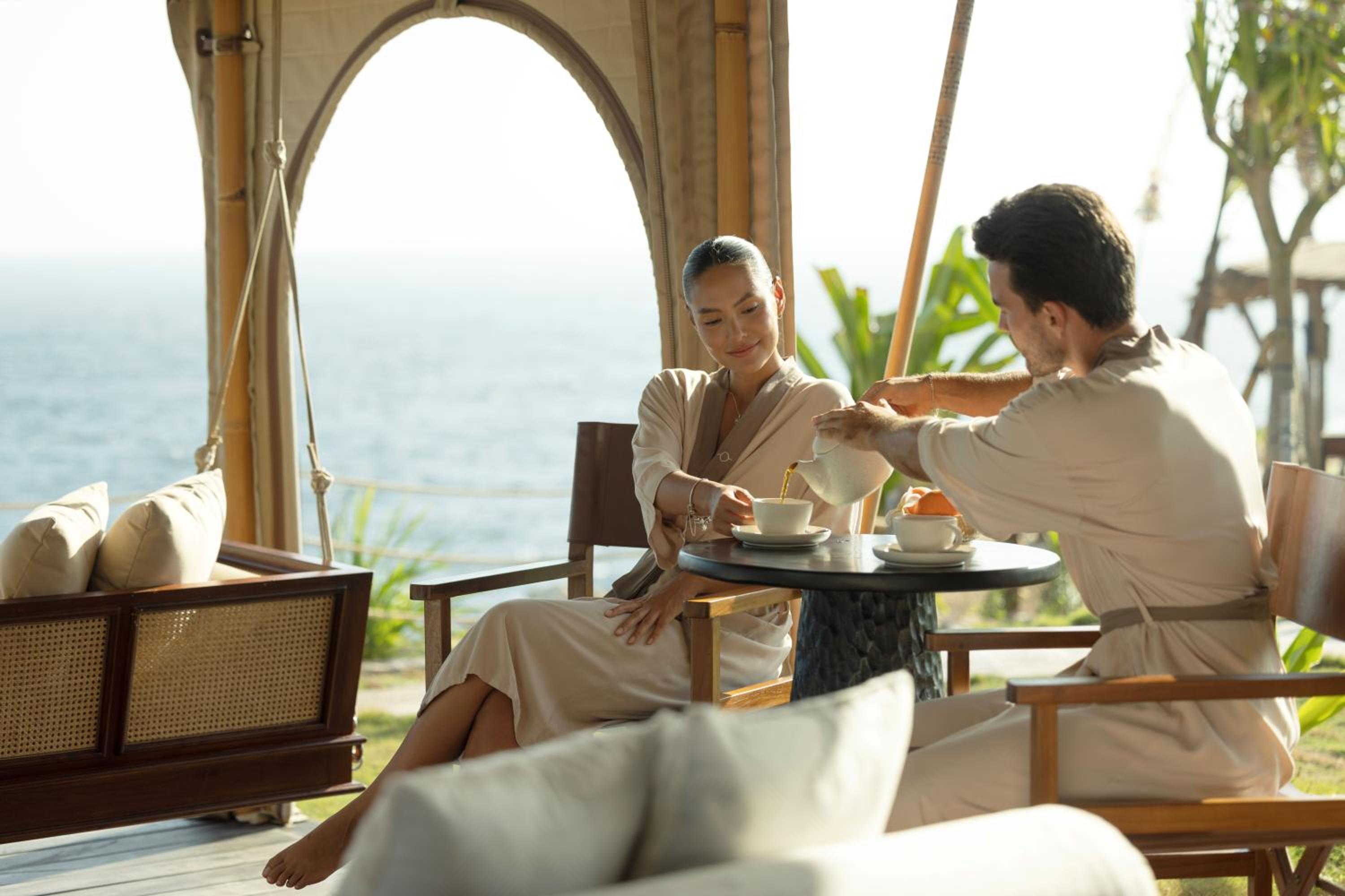Ocean Front Suite - Photo 3
