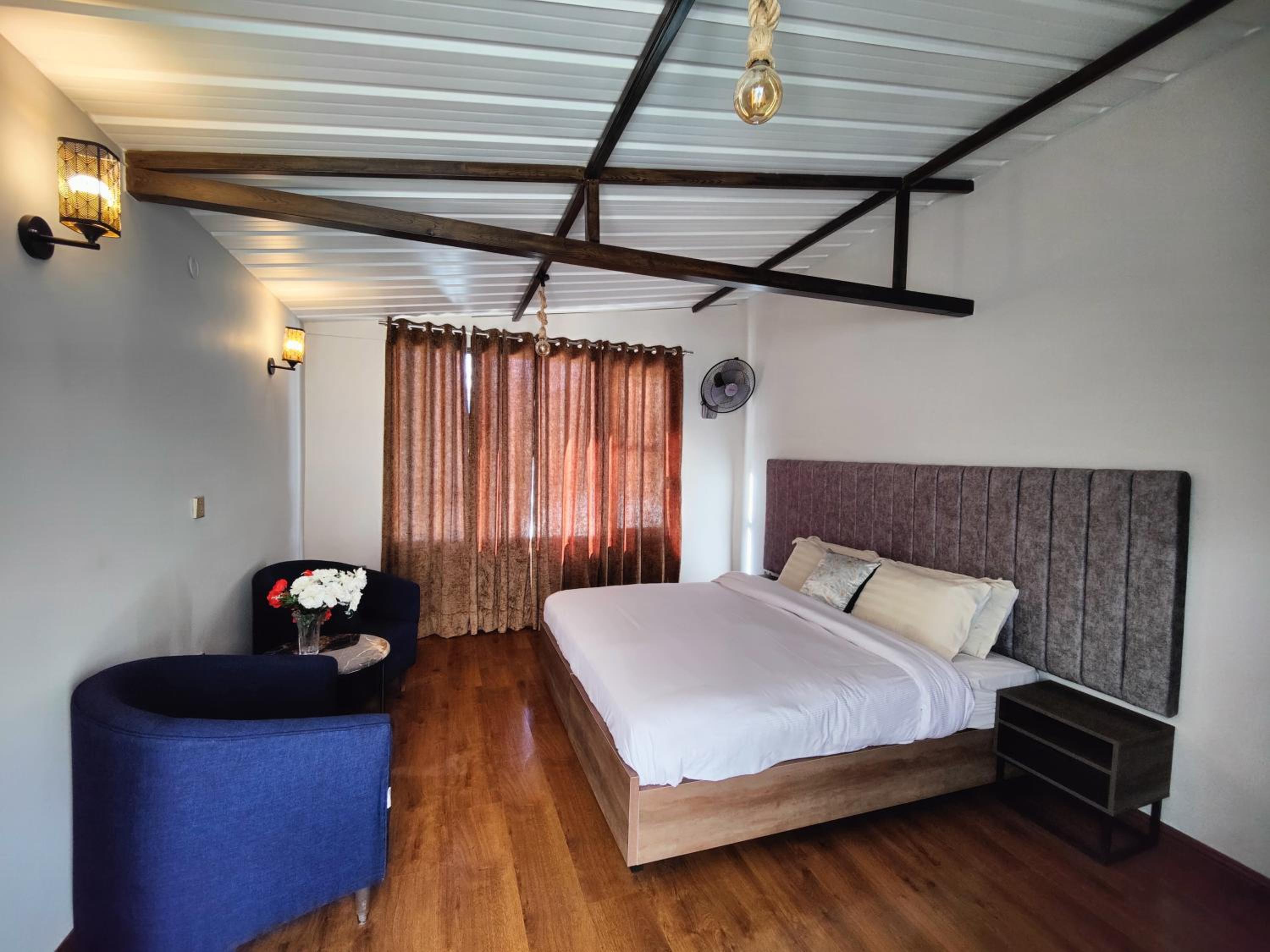 Deluxe Double Room with Side Sea View photo 3