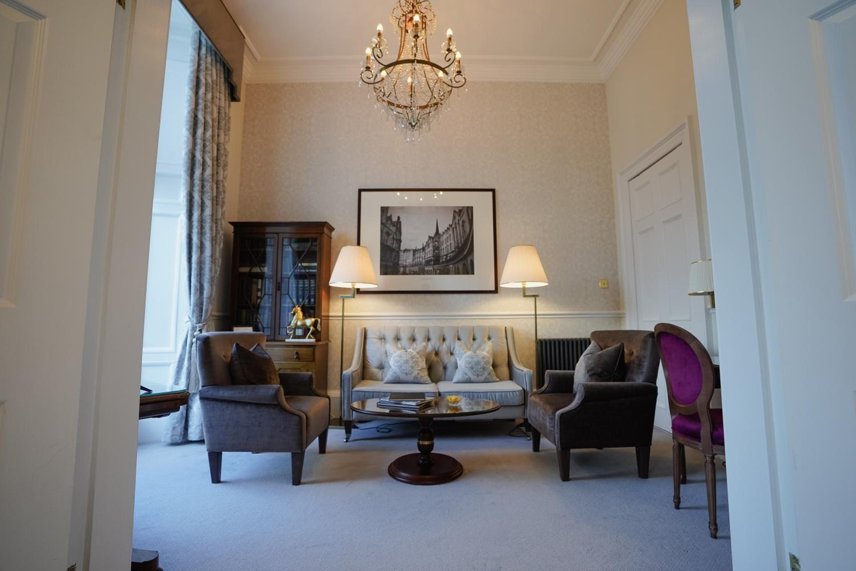 Signature Suite - Photo 2
