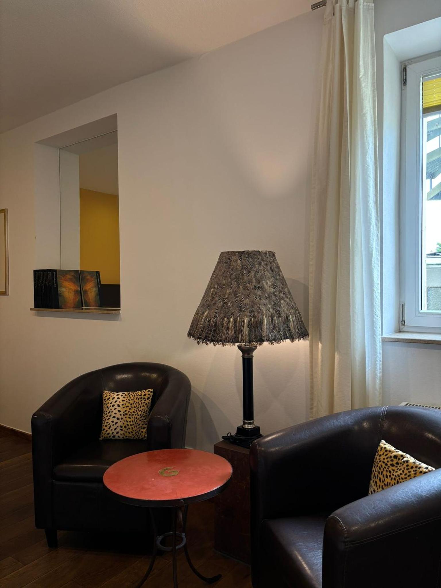Large Double Room - Photo 11