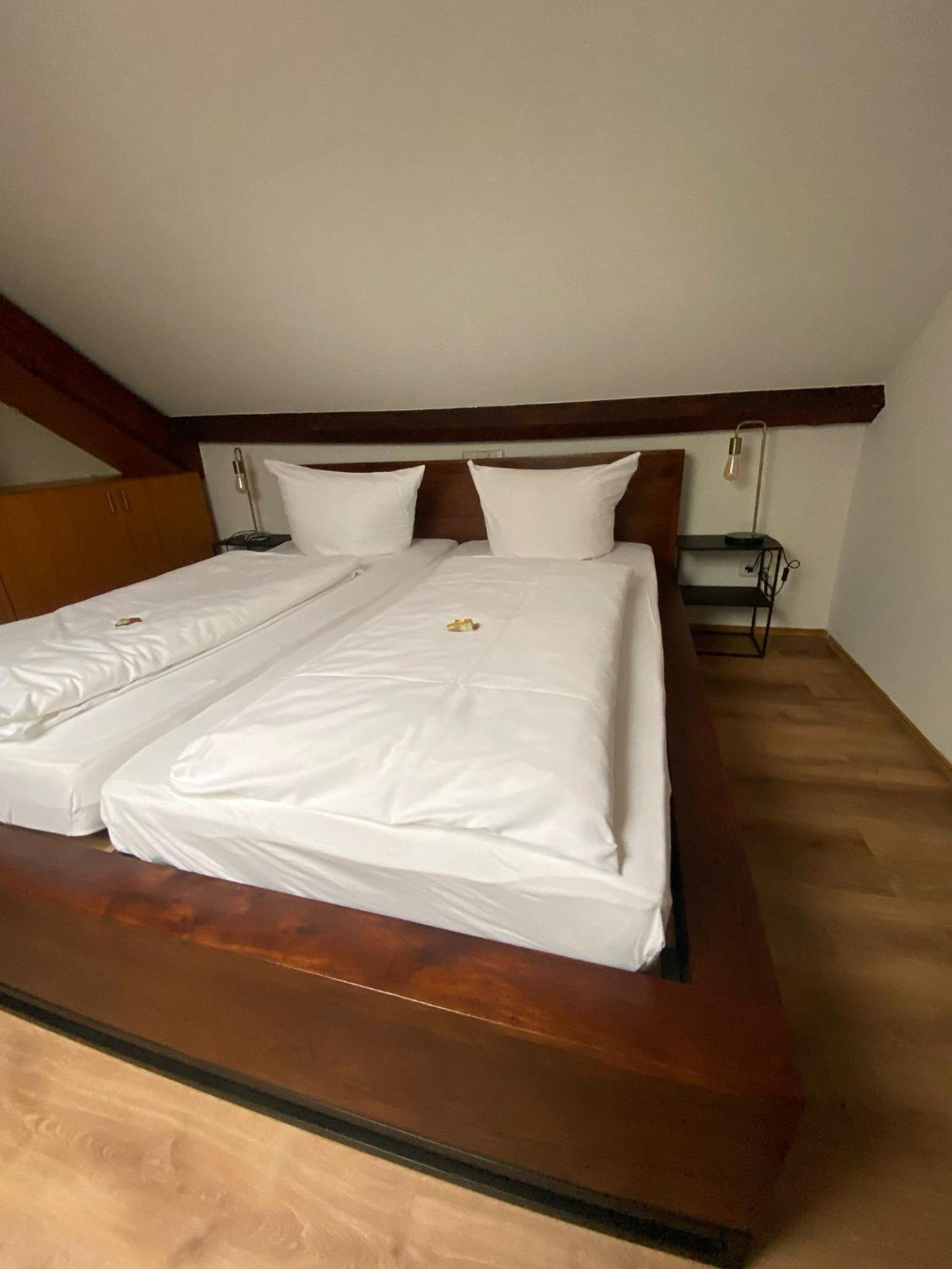 Large Double Room - Photo 2