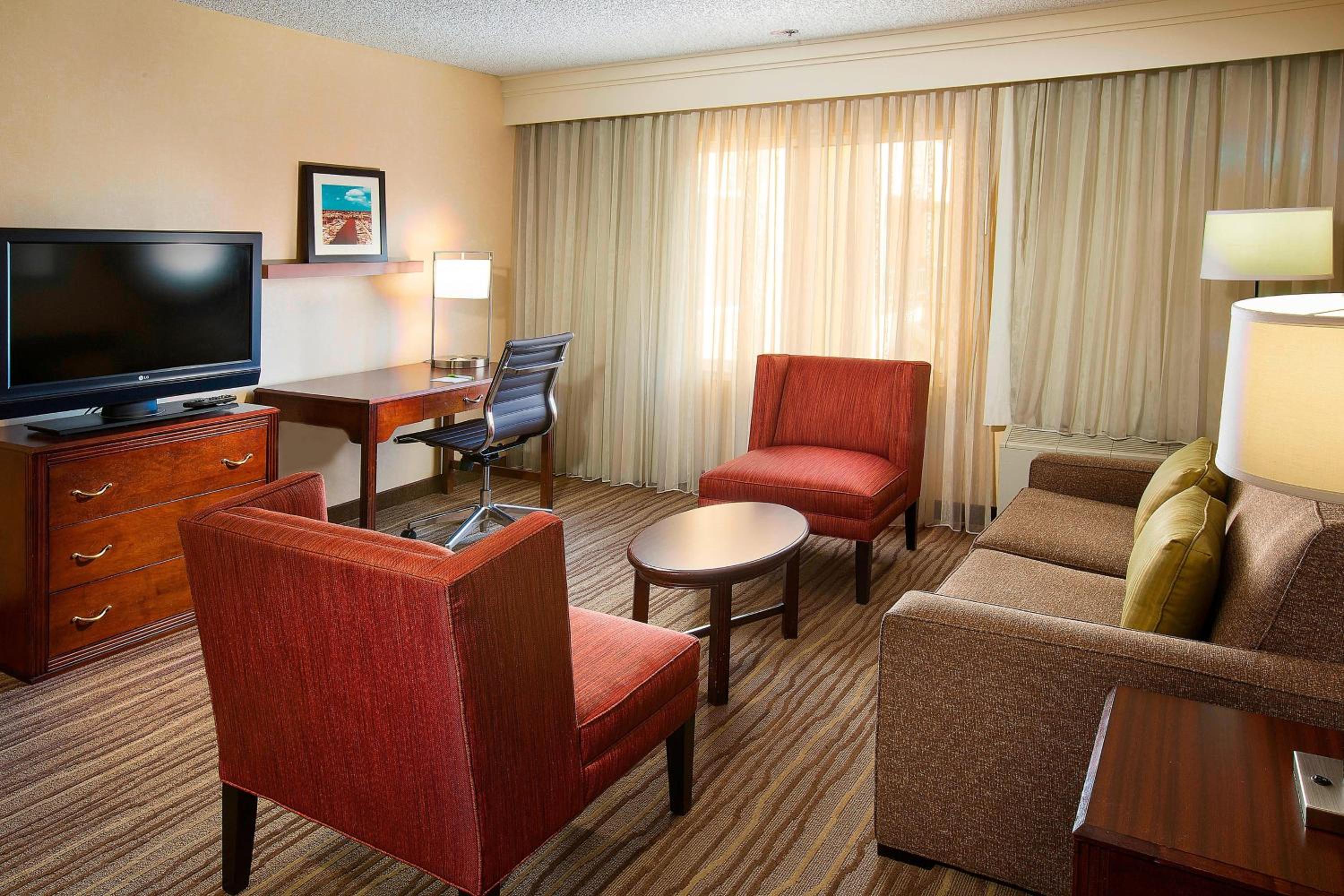 King Suite - Photo 2