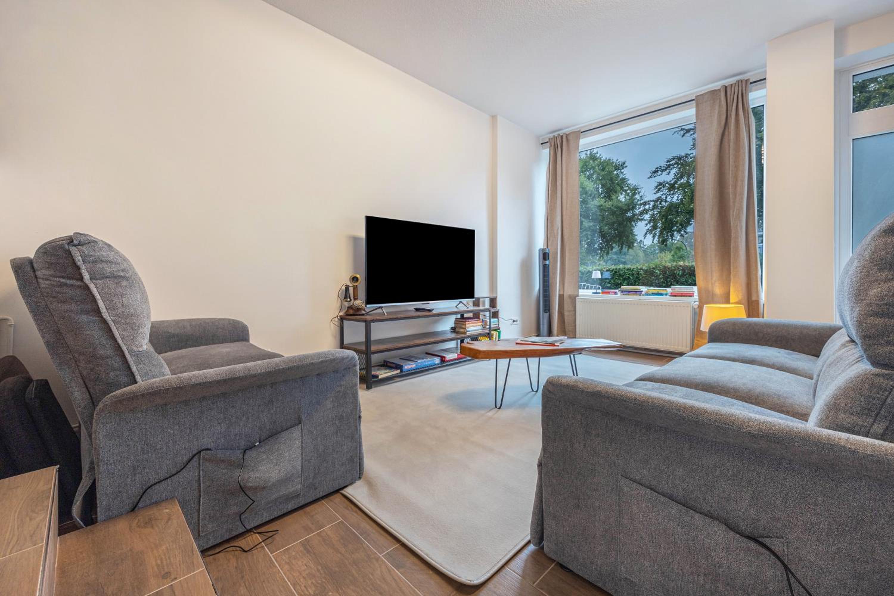Superior One-Bedroom Apartment