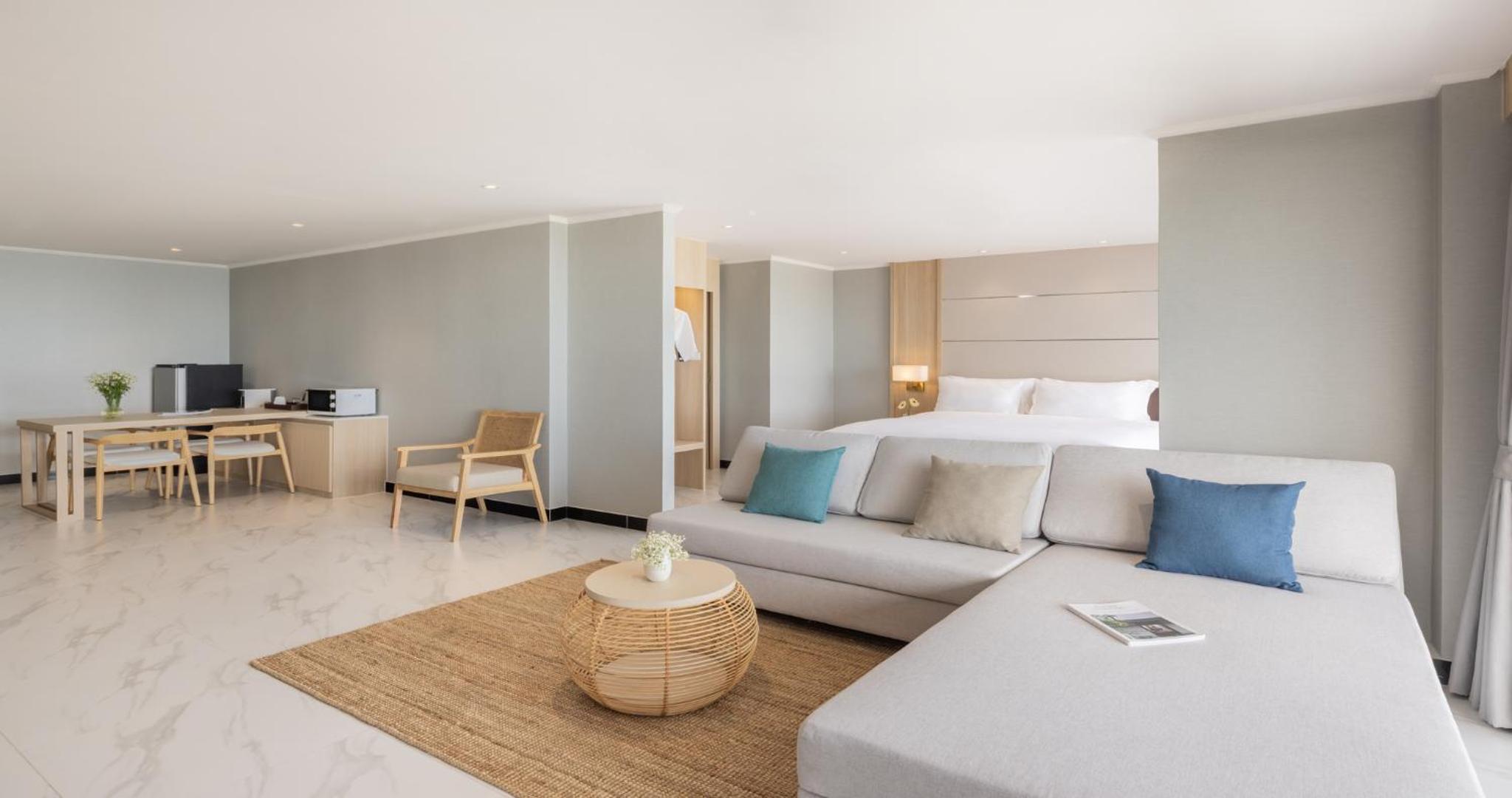 Ocean's Edge Studio Suite - Photo 1