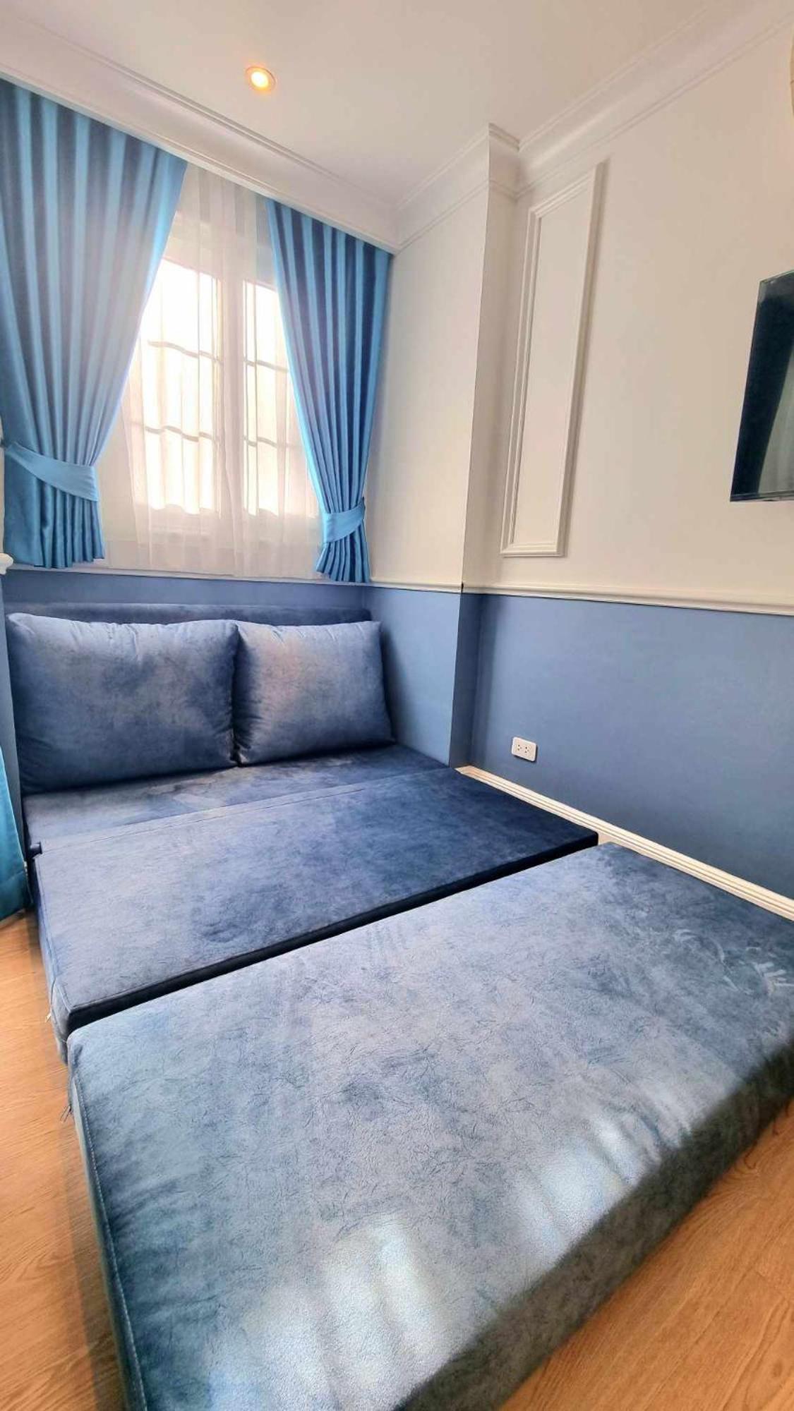 Studio with Sofa Bed