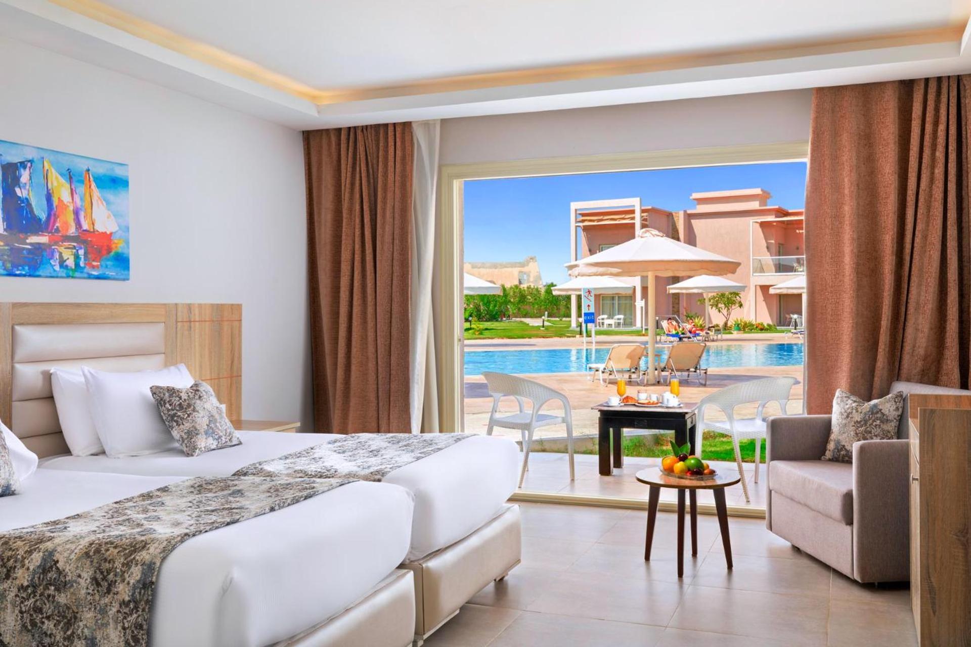 Deluxe Double or Twin Room with Pool View thumbnail 6